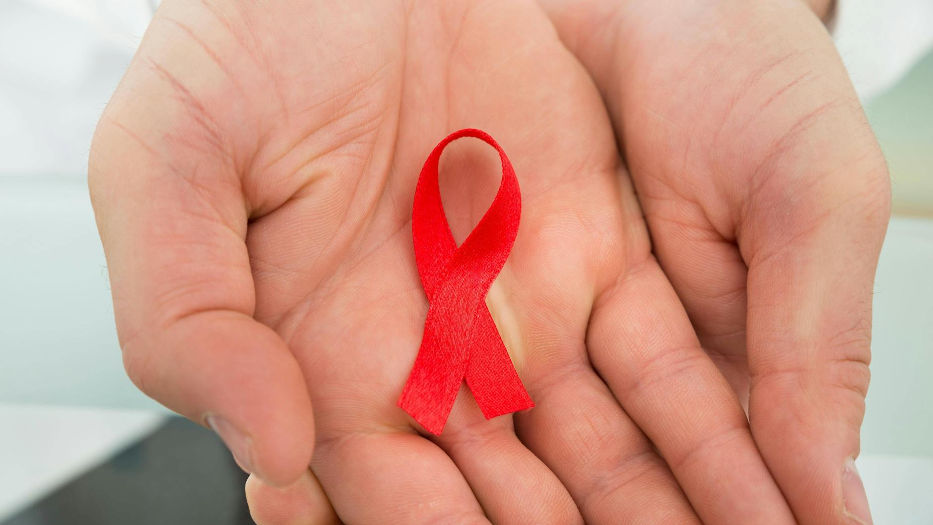 Die weltweit erste von HIV geheilte Frau hatte eine Stammzellentransplantation von einem Spender erhalten, der von Natur aus resistent gegen das Aids verursachende Virus ist.