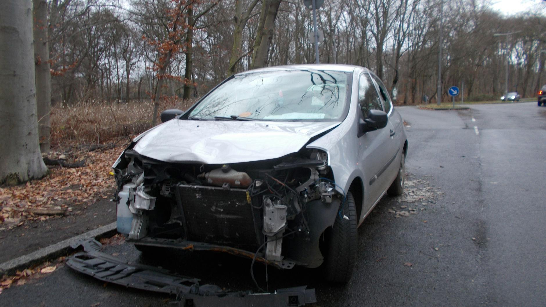Wenn ein Auto nichts mehr wert ist: Schrott im Volkspark Rehberge