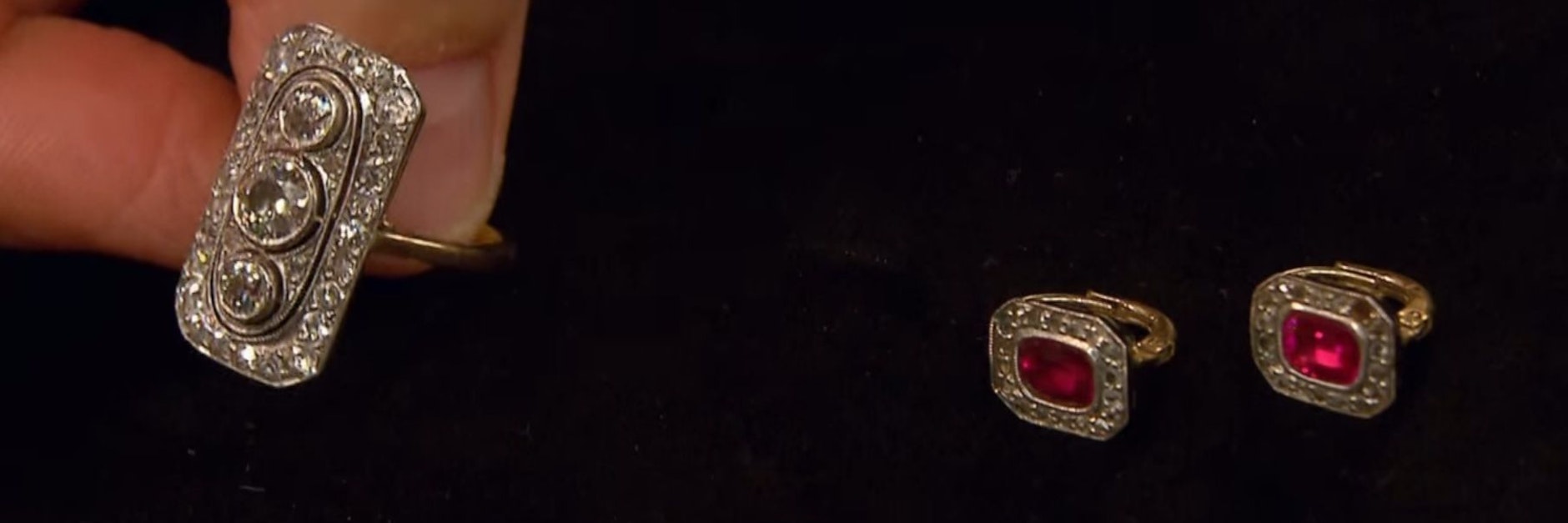 Dieser Schmuck soll bei „Bares für Rares“ einen neuen Besitzer finden.