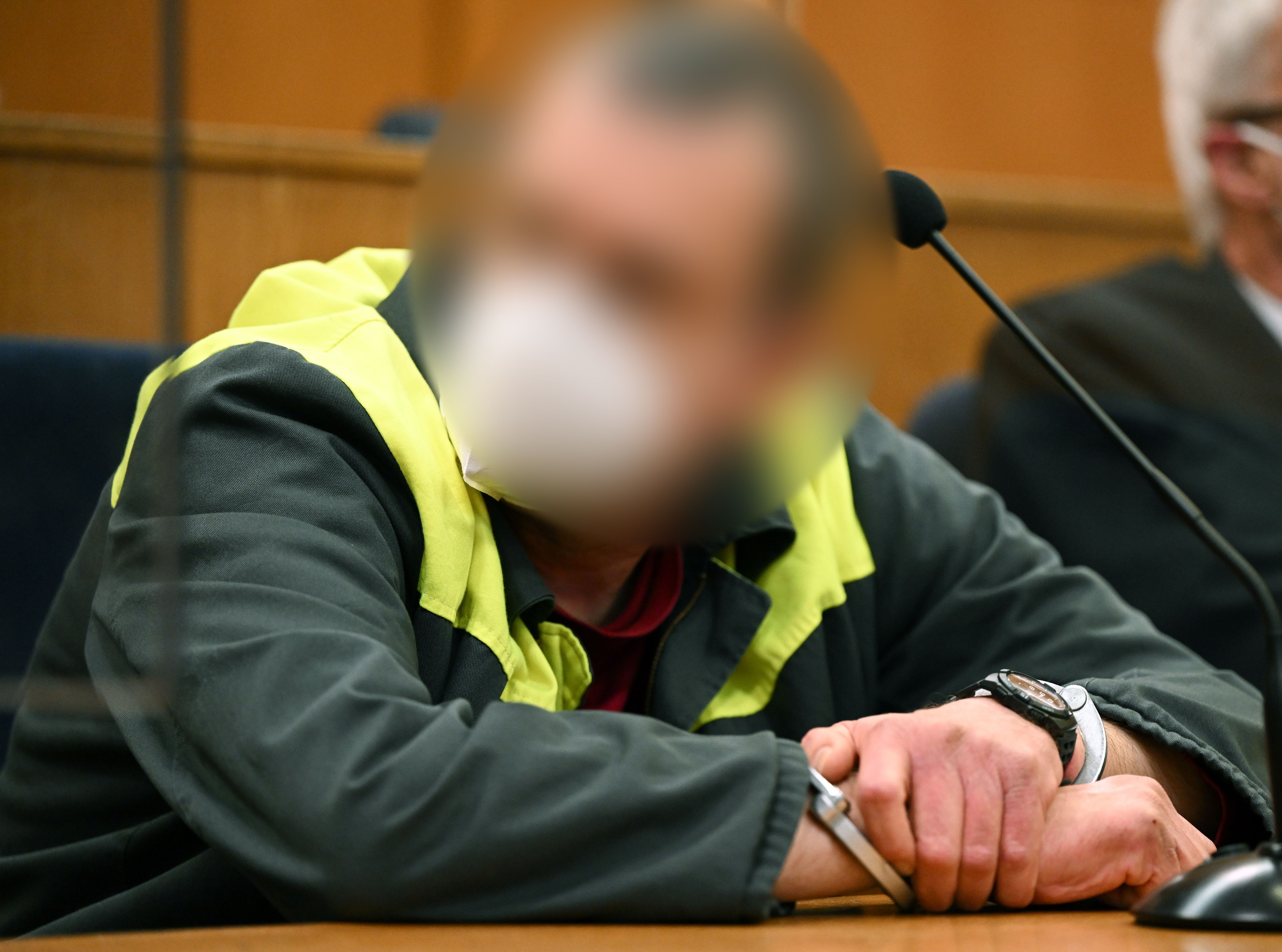 Image - War er wirklich ein Einzeltäter? Arbeitsloser steht wegen „NSU 2.0“-Hass-Mails vor Gericht