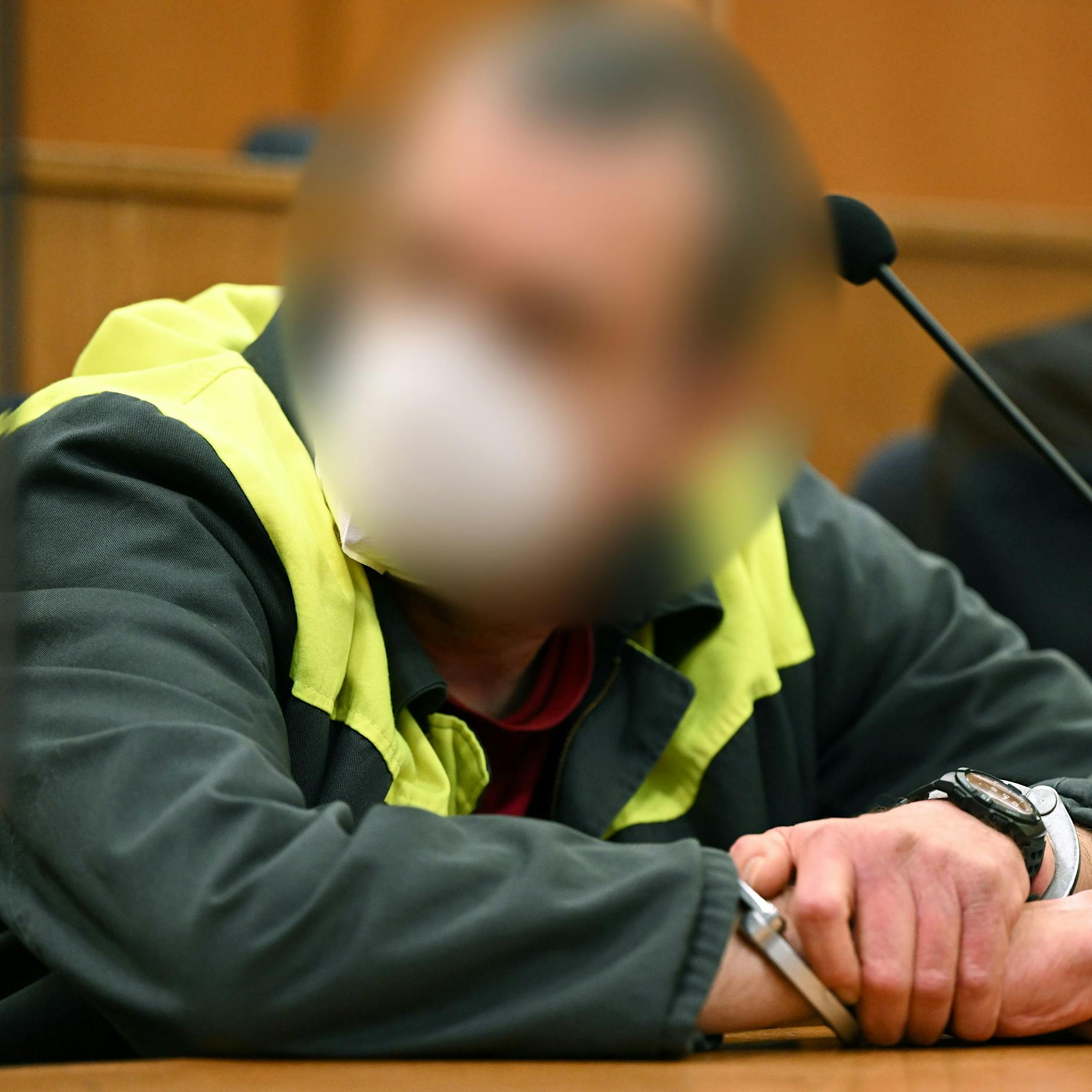 War er wirklich ein Einzeltäter? Arbeitsloser steht wegen „NSU 2.0“-Hass-Mails vor Gericht