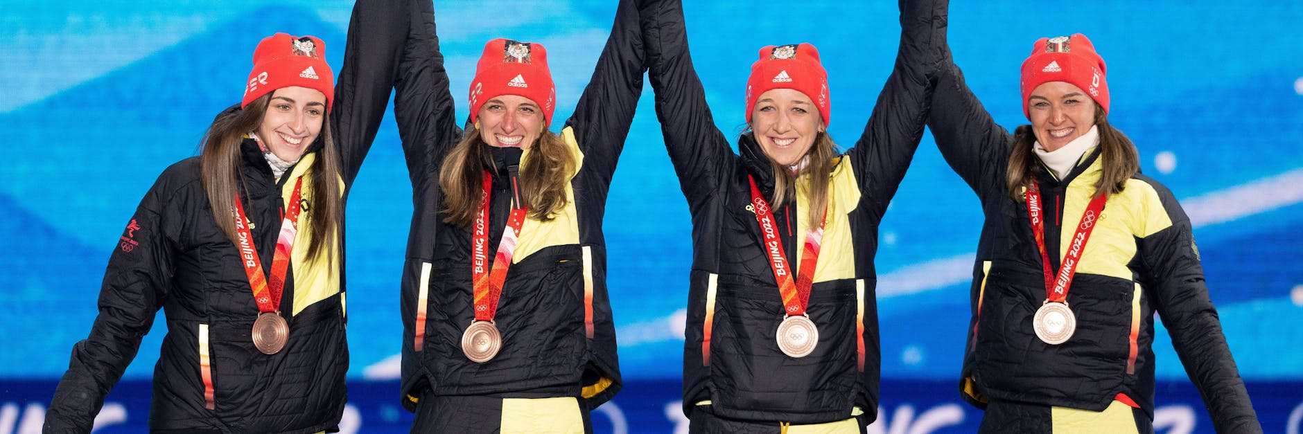 Deutschlands Biathletinnen gewann in der Staffel Bronze, Denise Hermann (r.) im Einzel sogar Gold. Nun soll am Freitag bei Olympia im Massenstart gejubelt werden.