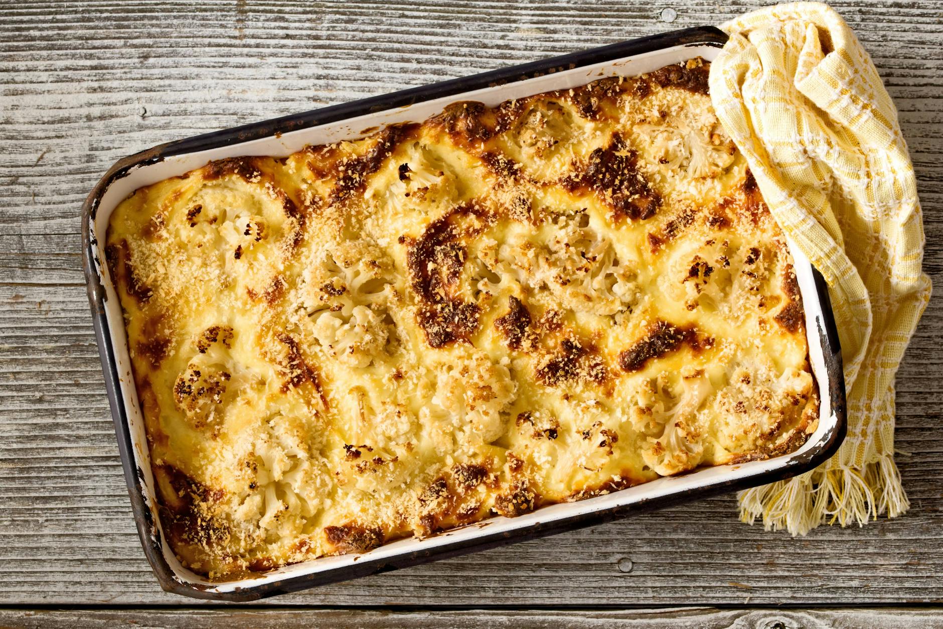 So lecker: Der Blumenkohl-Auflauf mit Hackfleisch schmeckt gerade in der kalten Jahreszeit.