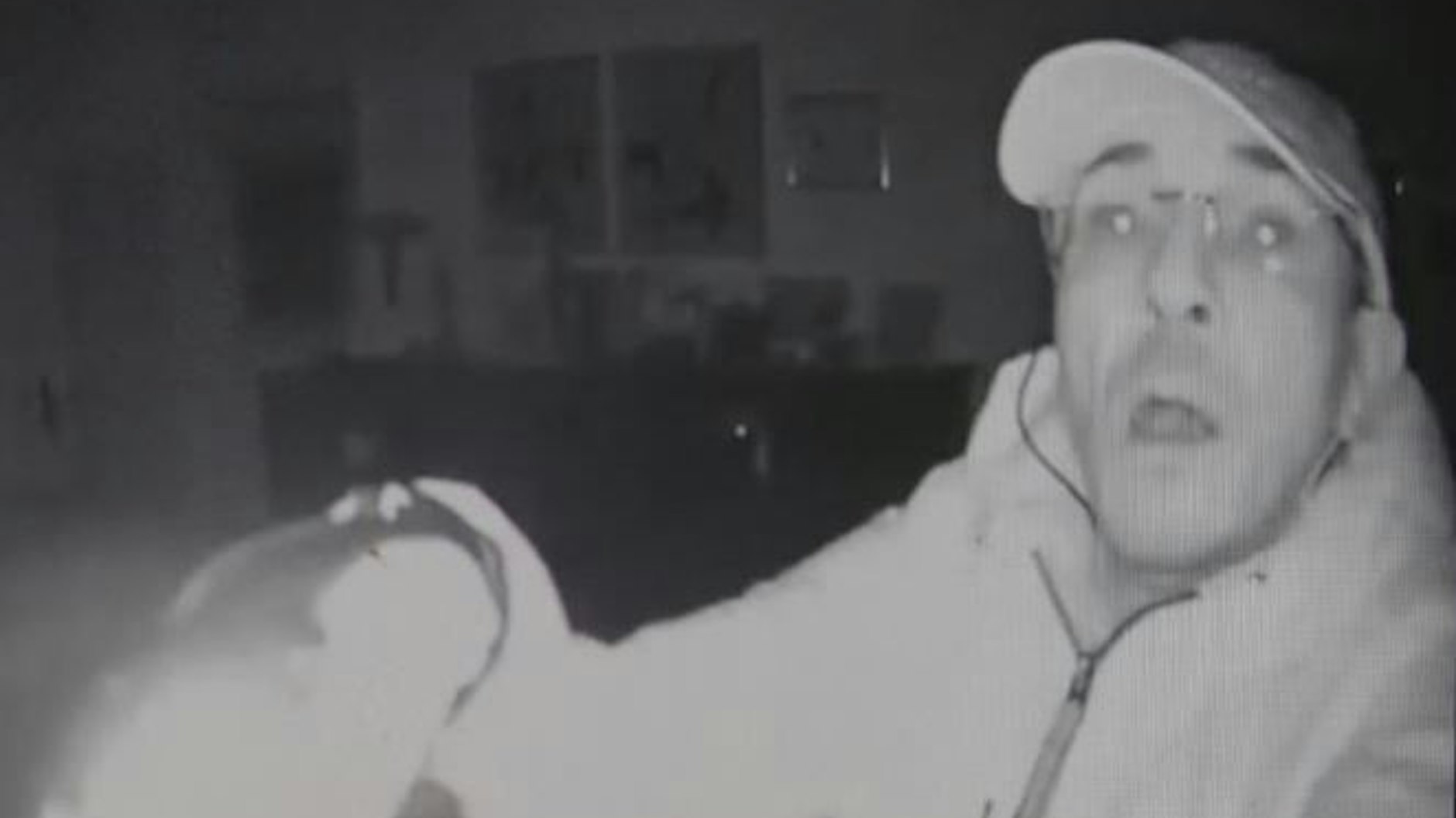 Dieser Mann ist ein Einbrecher: Fast 14 Monaten nach der Tat kommt es endlich zu einer&nbsp;Öffentlichkeitsfahndung.