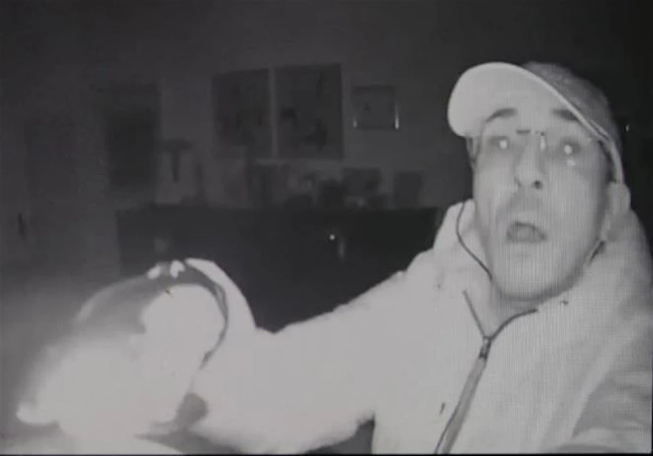 Dieser Mann ist ein Einbrecher: Fast 14 Monaten nach der Tat kommt es endlich zu einer&nbsp;Öffentlichkeitsfahndung.