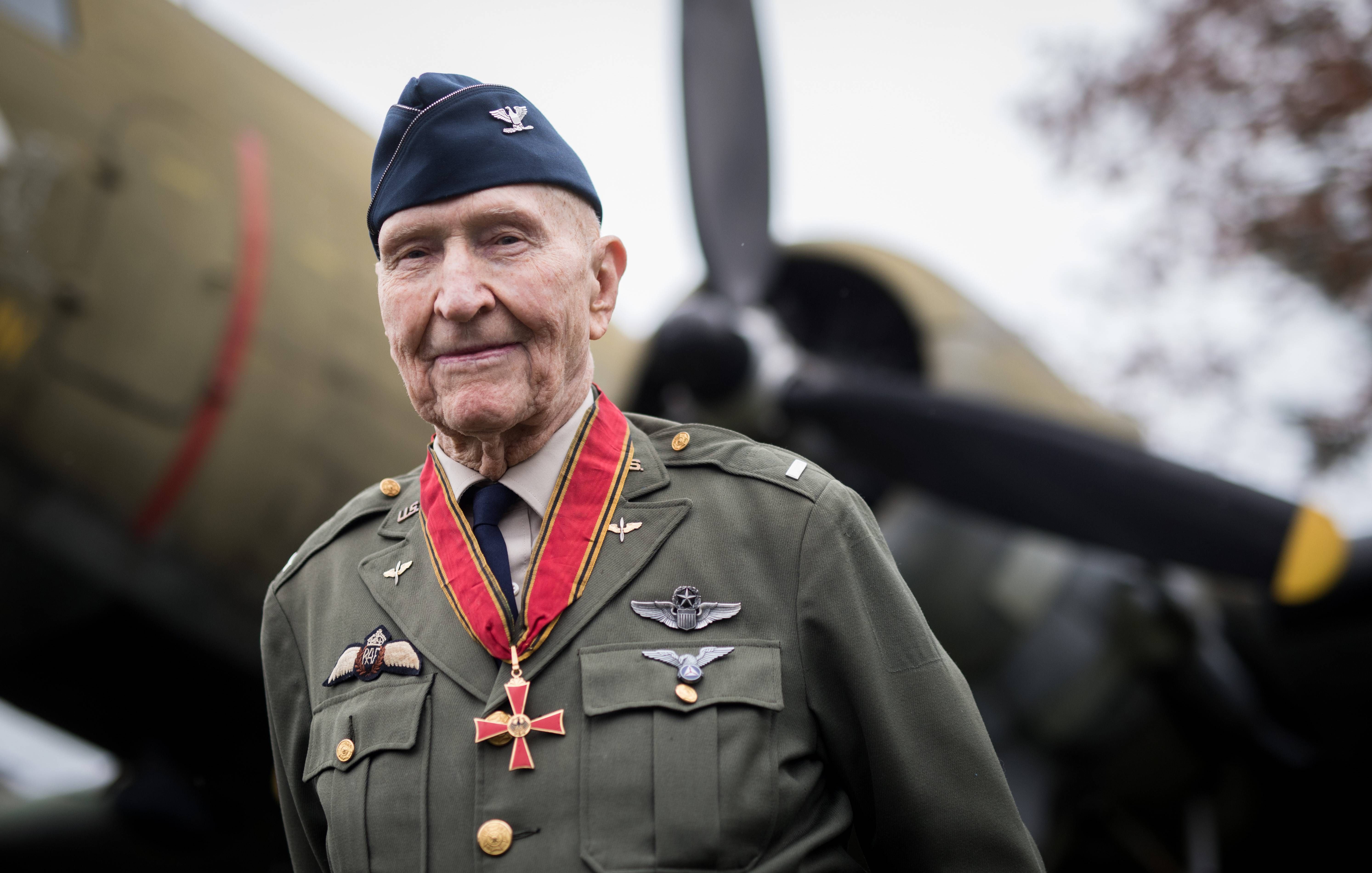 Image - „Rosinenbomber“-Pilot Gail Halvorsen gestorben