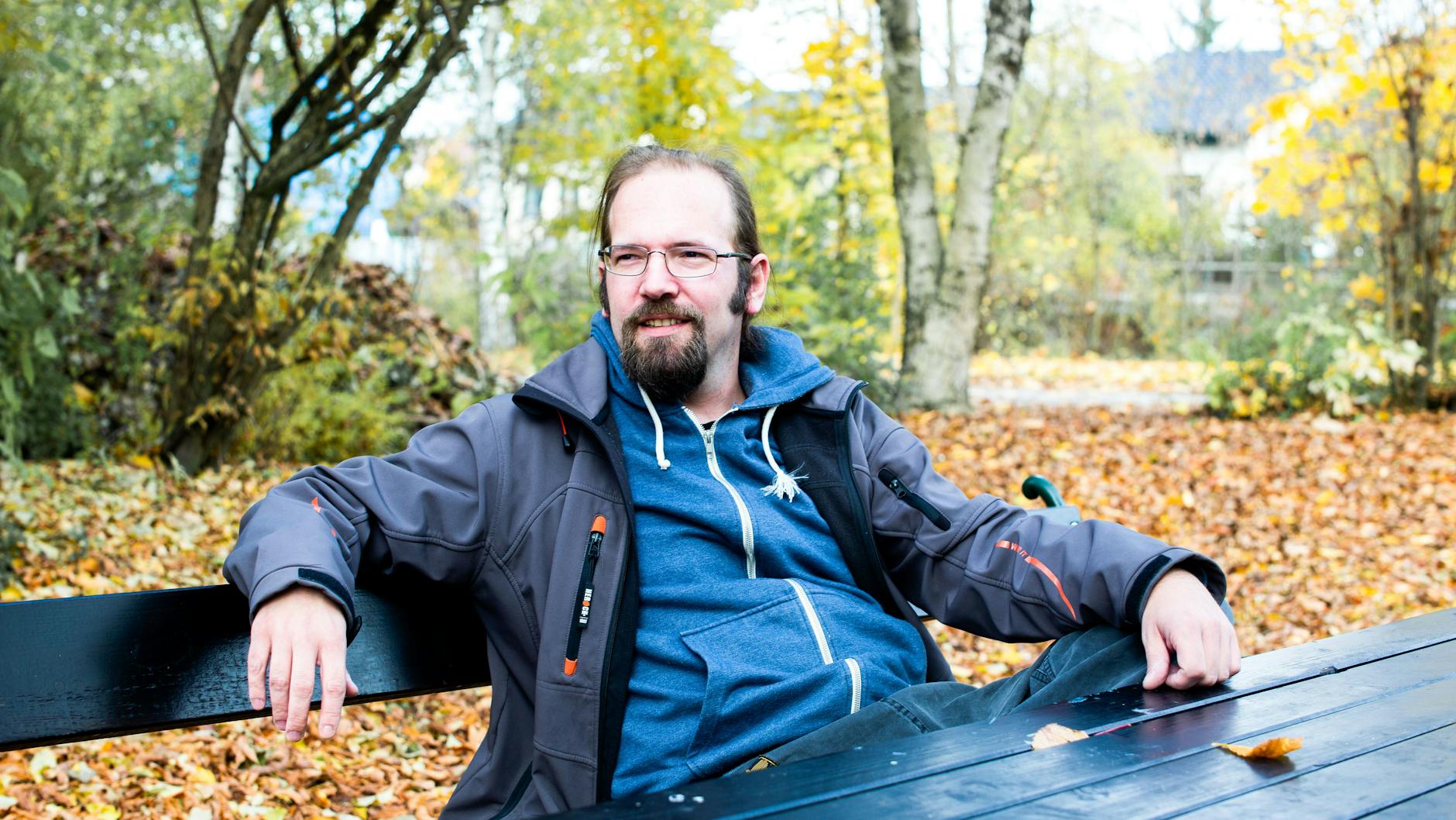 Zeit für die Wahrheit: Gerald will jetzt von seiner Vergangenheit als Verschwörungstheoretiker erzählen.