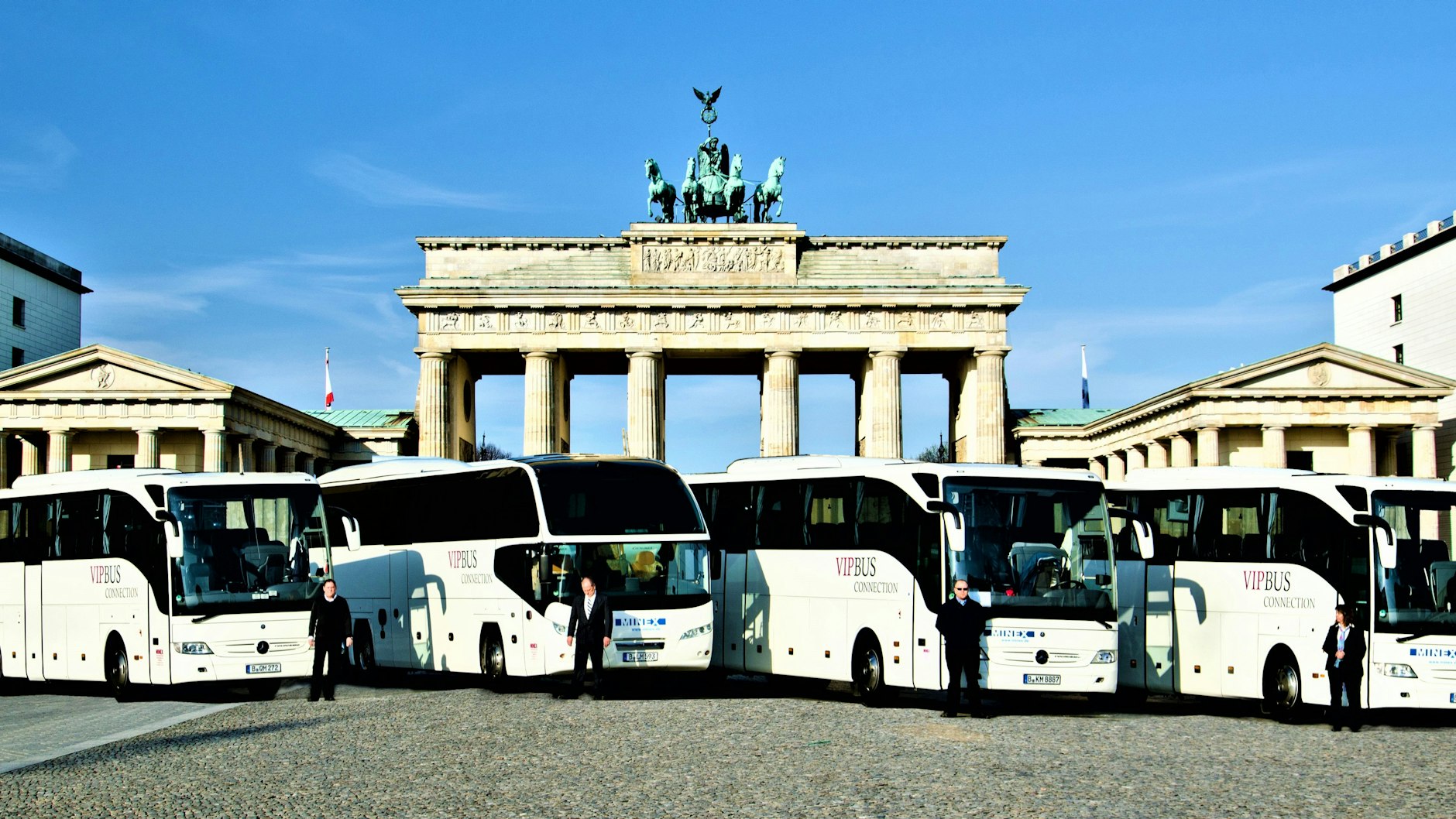 Es steht Ihnen eine einheitliche Busflotte von fast 50 Bussen zur Verfügung.