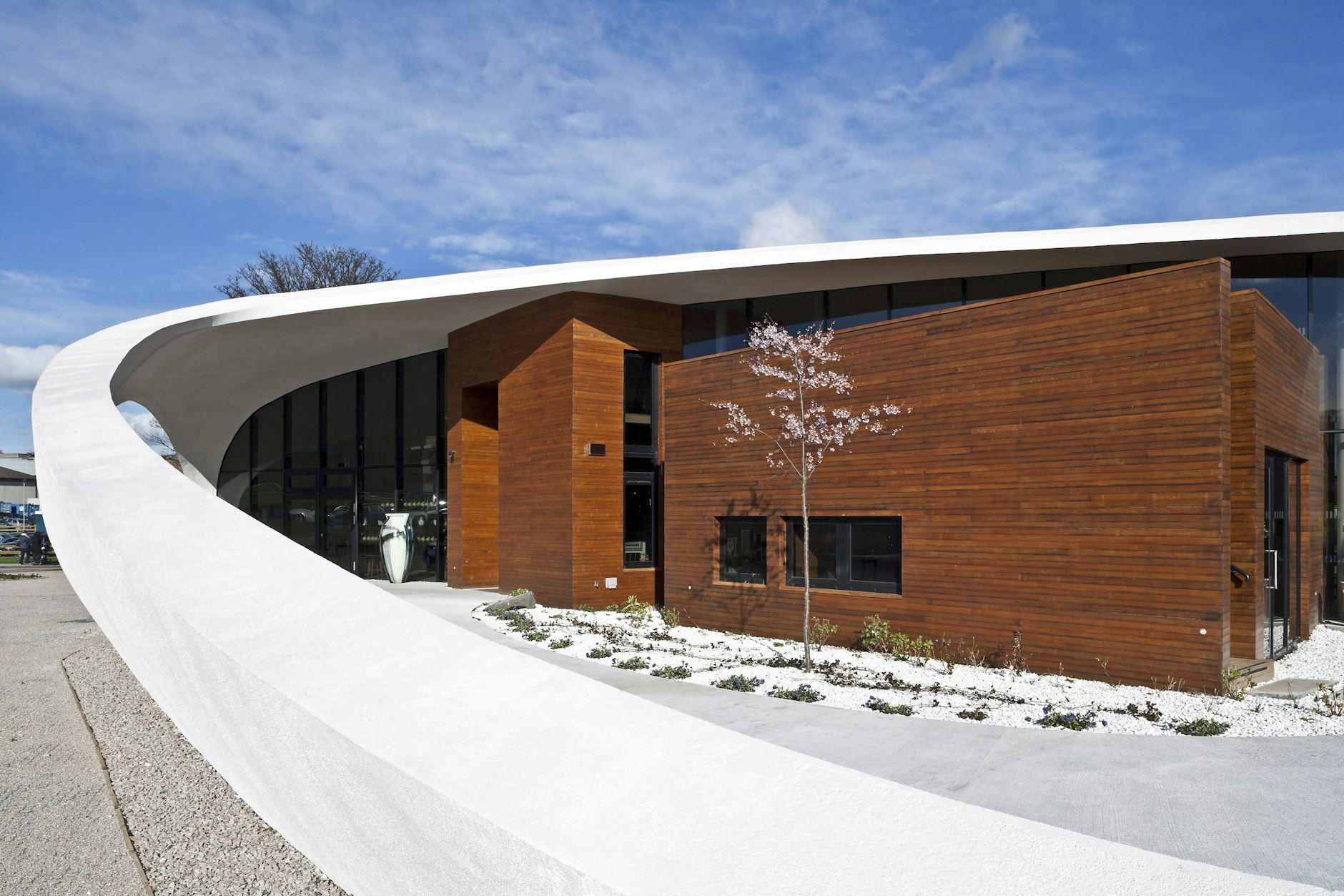 Beeindruckende Architektur, beruhigende Gärten: ein Zentrum für Krebspatientinnen und -patienten, hier im schottischen Aberdeen.