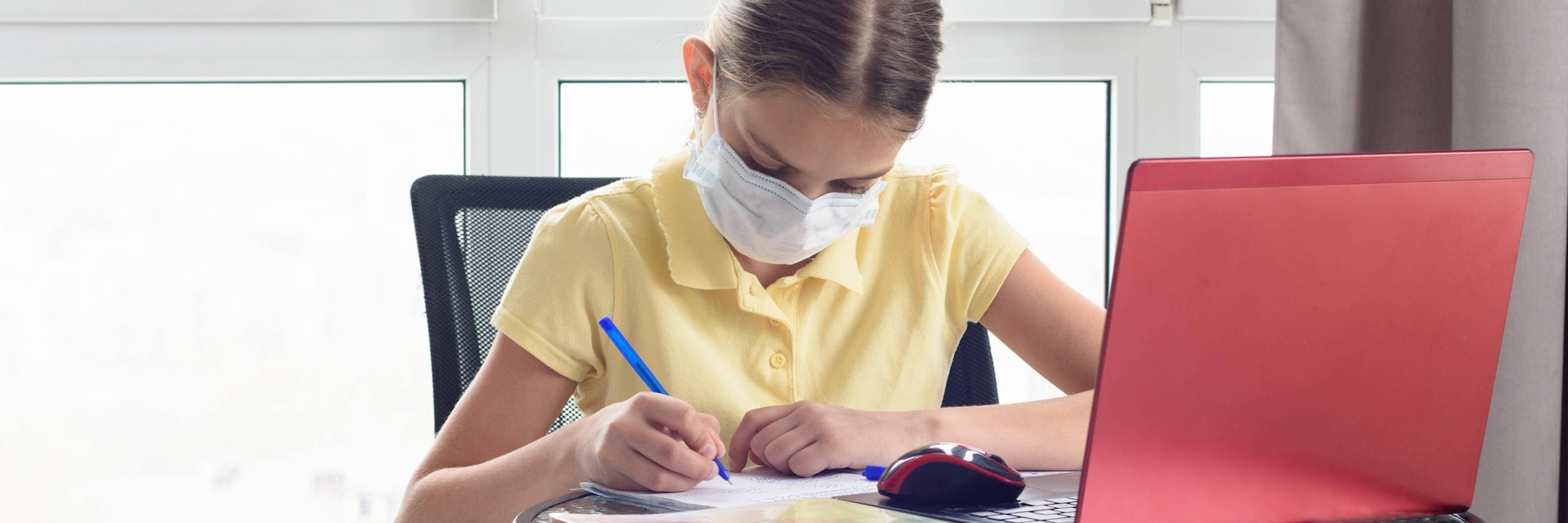 Wenn Eltern ein Kind zu Hause betreuen müssen, haben sie Anspruch auf Kinderkrankengeld.
