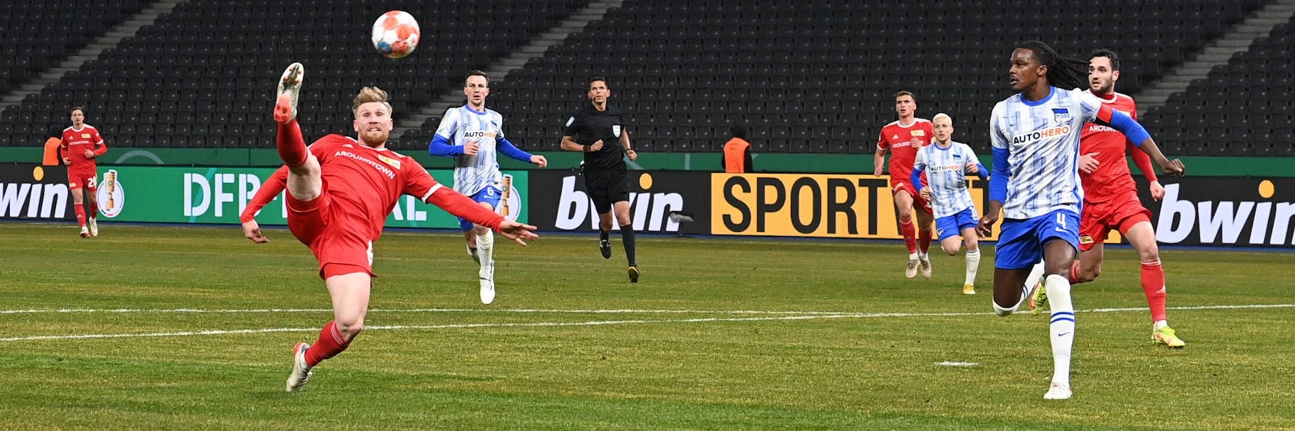 Unions Andreas Voglsammer bei seinem Traumtor im Pokal gegen Hertha BSC. Nun hofft der Ex-Armine auf einen Einsatz in Bielefeld.