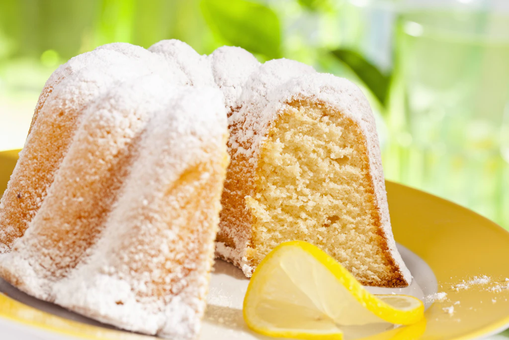 Schneller gehts nicht: Lecker-saftiger Zitronen-Joghurtkuchen – das 3-Minuten-Rezept