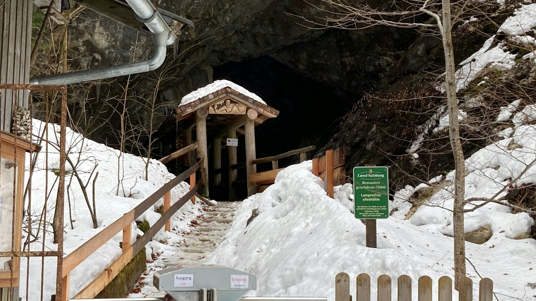 Österreich, St. Martin Bei Lofer: Blick auf den Eingang zur Lamprechtshöhle.