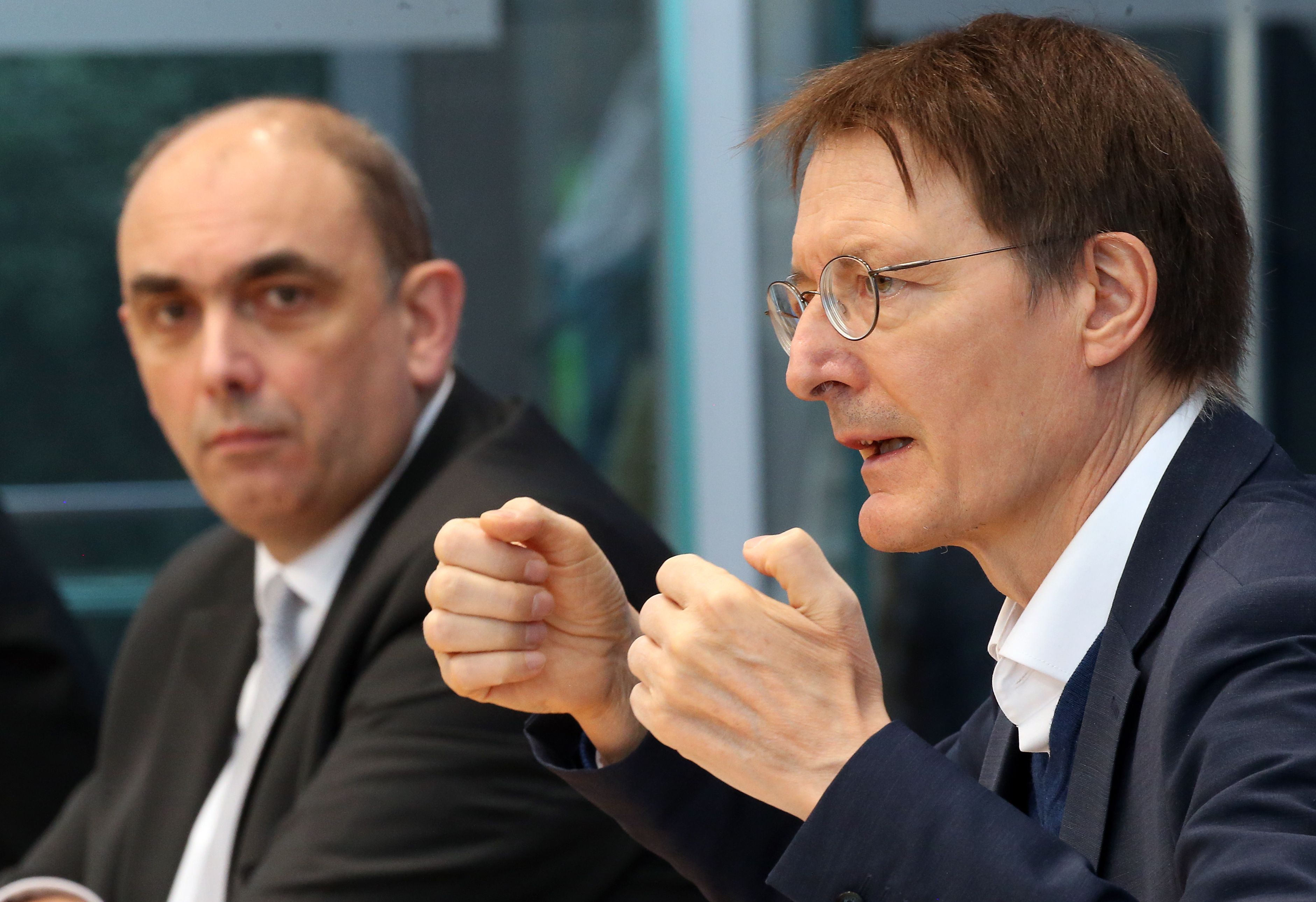 RKI-Vizepräsident: Höhepunkt der Omikron-Welle überschritten – Lauterbach warnt vor zu schnellen Lockerungen