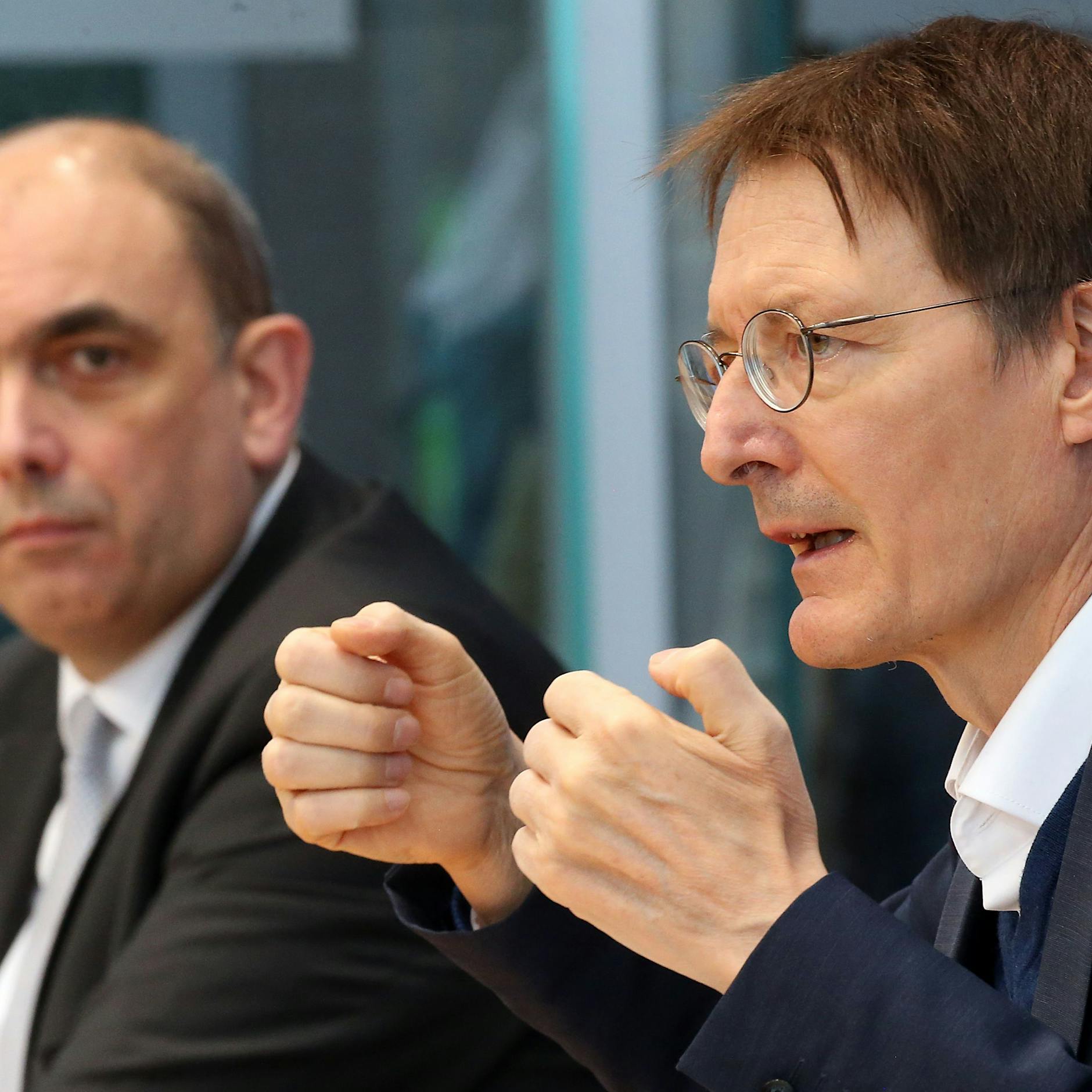 RKI-Vizepräsident: Höhepunkt der Omikron-Welle überschritten – Lauterbach warnt vor zu schnellen Lockerungen