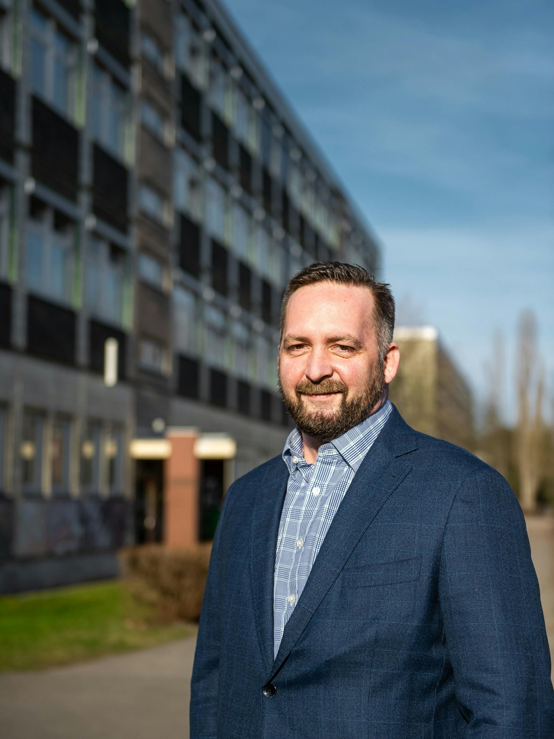 Florian Hackmann, Lehrer für Deutsch und Geschichte, seit März 2021 Schulleiter der Vincent-van-Gogh-Oberschule.