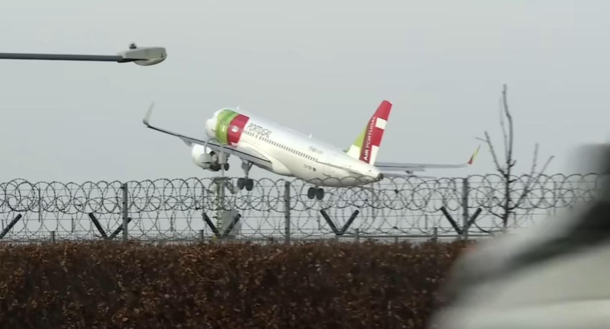 Spektakuläre Videos: YouTuber überträgt Wackel-Landungen während des Orkans live!