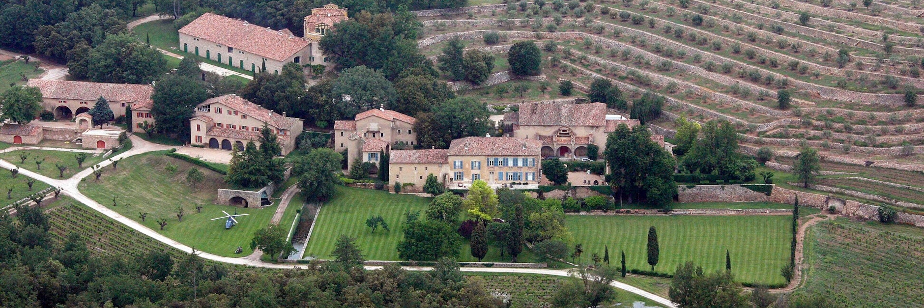 Laut der Gerichtakten, die TMZ vorliegen, hatten die beiden das Anwesen im französischen Correns 2008 gemeinsam erworben.