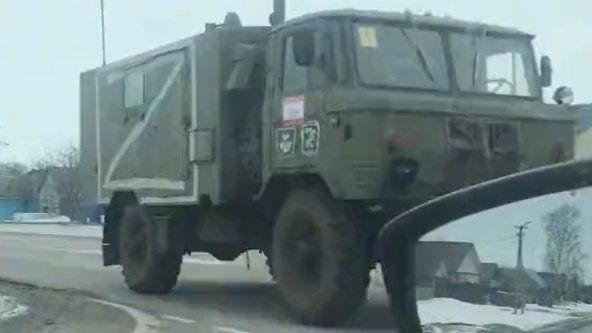 Russische Militärfahrzeuge auf dem Weg zur Ukraine-Front mit mysteriösem „Z“: Was hat dies zu bedeuten?