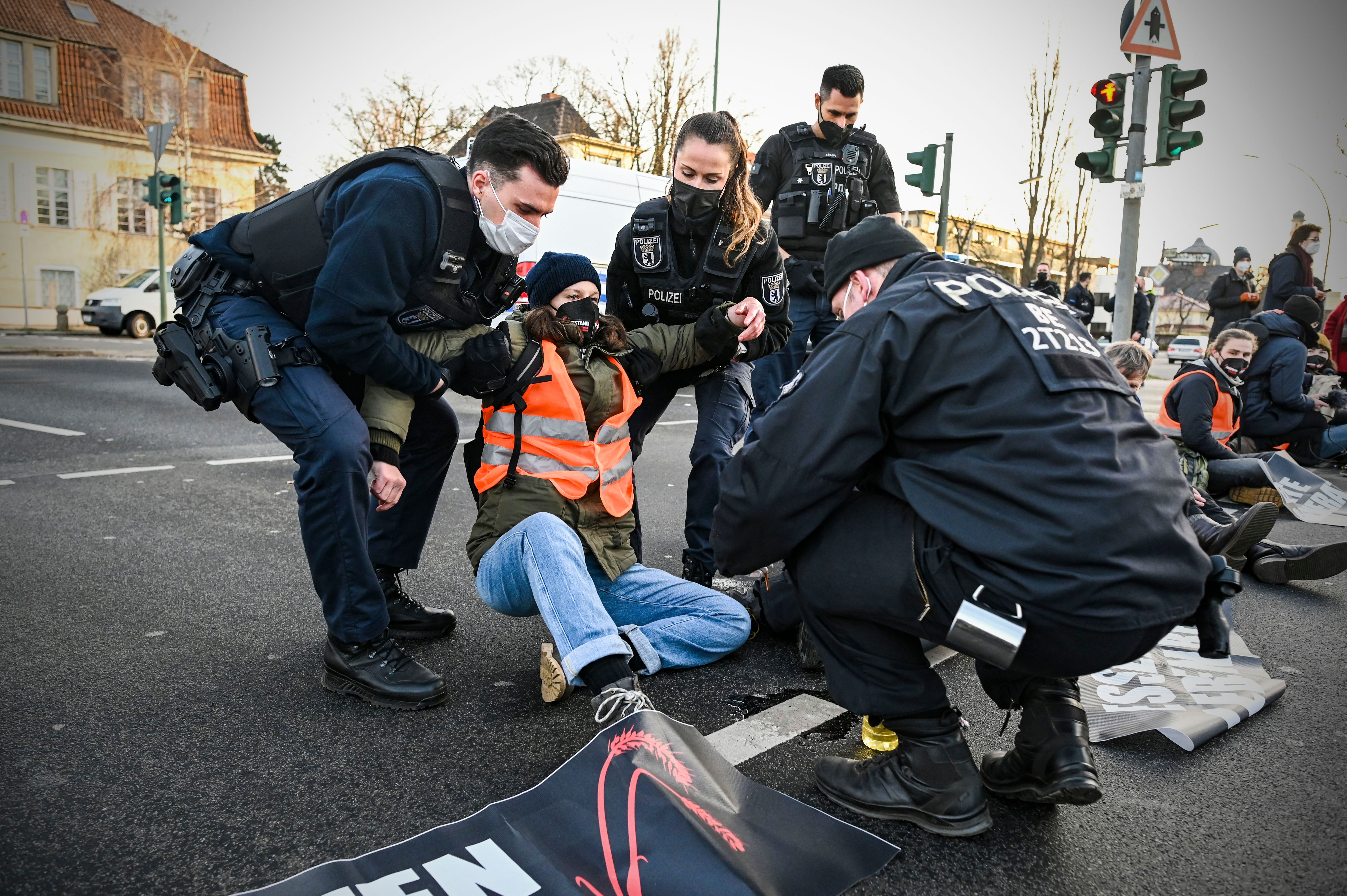 Image - Autobahn-Blockierer wollen jetzt Flughäfen und Häfen lahmlegen
