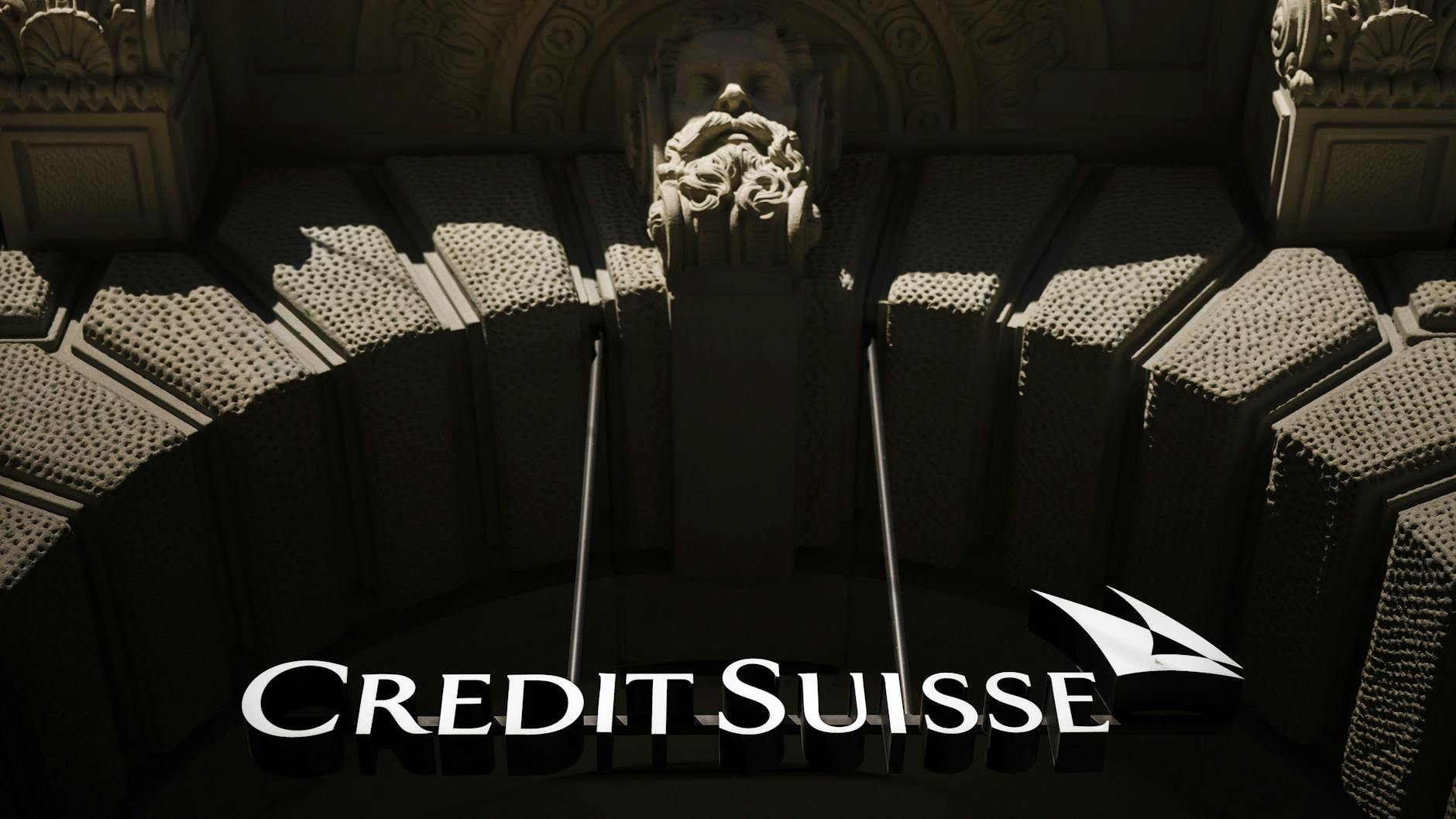 Die Schweizer Bank Credit Suisse soll jahrelang Autokraten und Kriminelle als Kunden akzeptiert haben.