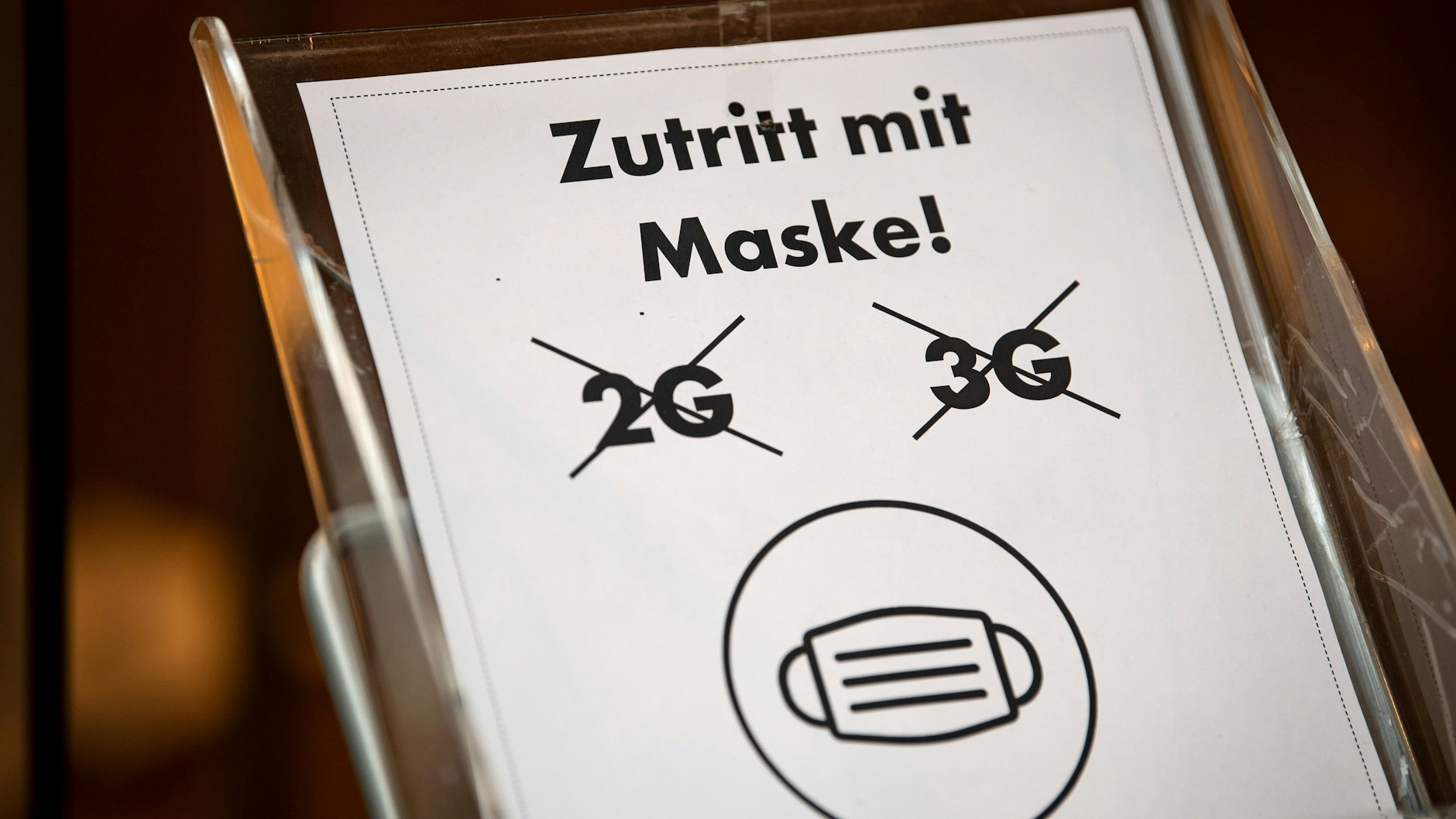 Die Maskenpflicht wird möglicherweise auch noch in diesem Sommer fallen.