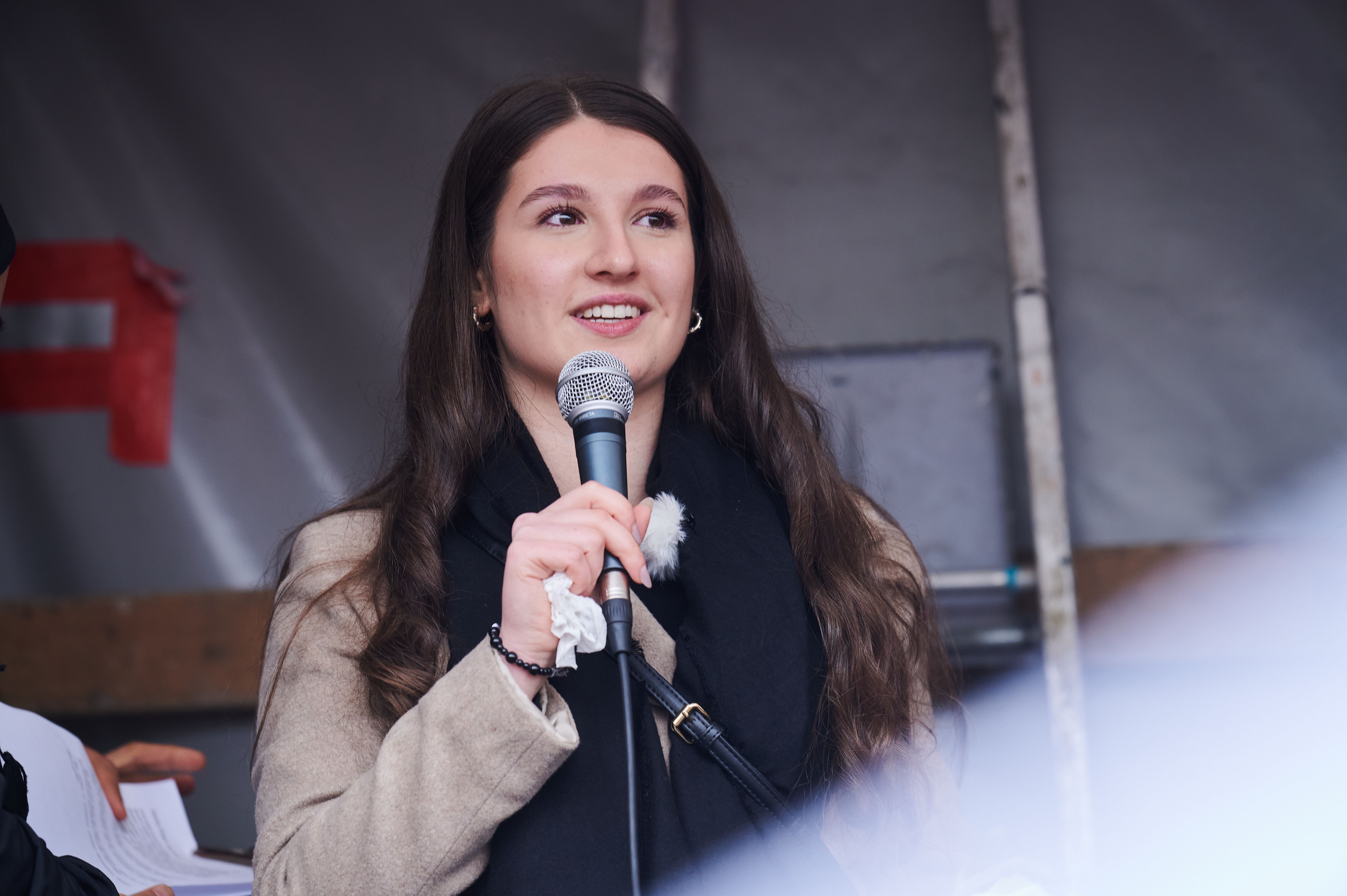 Rassistischer Angriff auf Frau in Berlin: Polizei hat alle Verdächtigen identifiziert