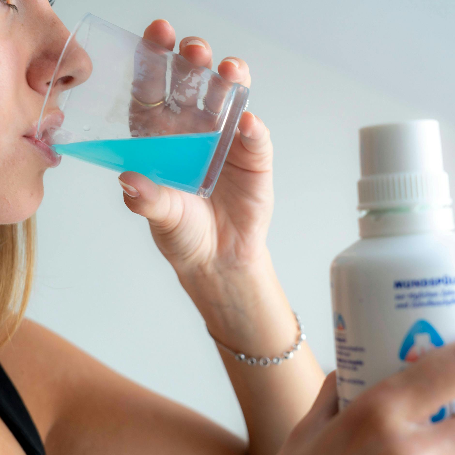 Mundgeruch: So entsteht er, das hilft dagegen. DIESER Berliner Professor weiß alles über das Volksleiden