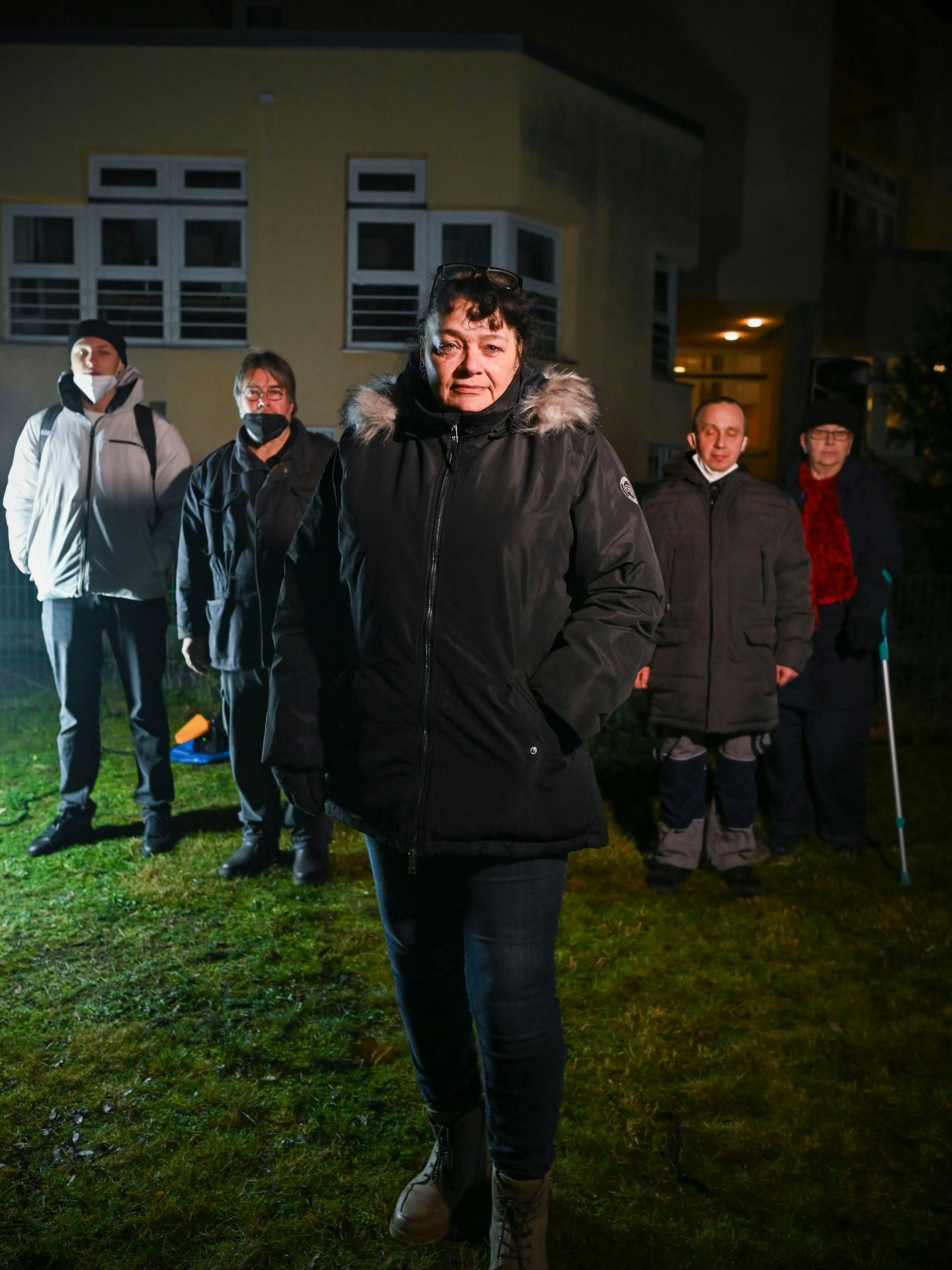 Sophia Ramsey (54, lebt hier seit 1974) und ihre Nachbarn erzählten im Dezember vor ihrer Angst vor den ständigen Brandstiftungen.