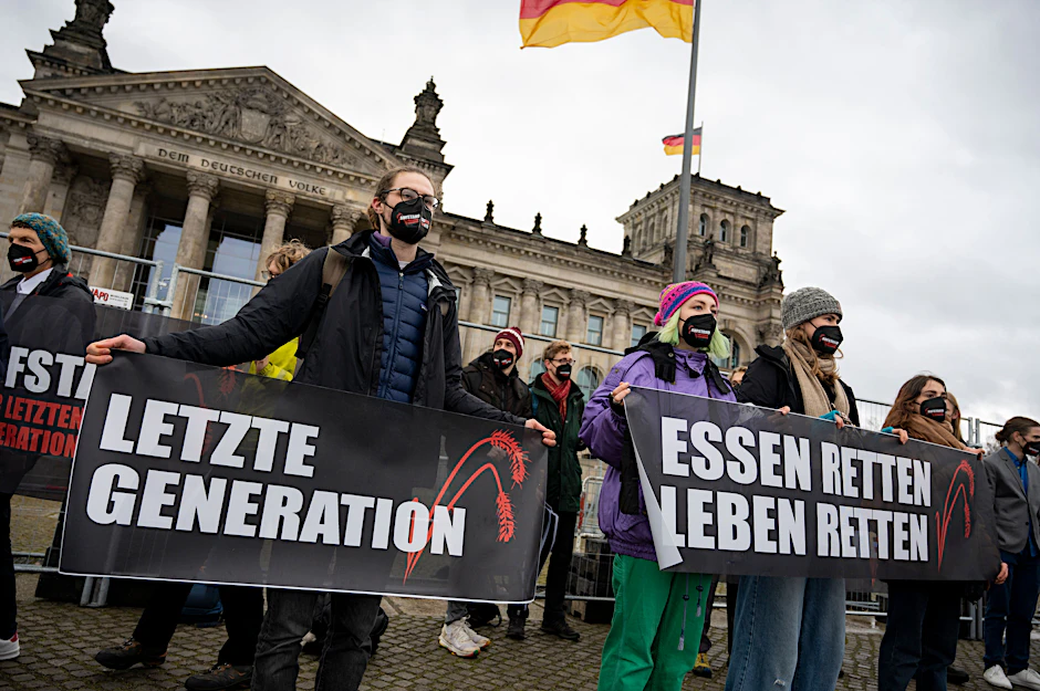 Ein Klimaprotest vor dem Reichstag.