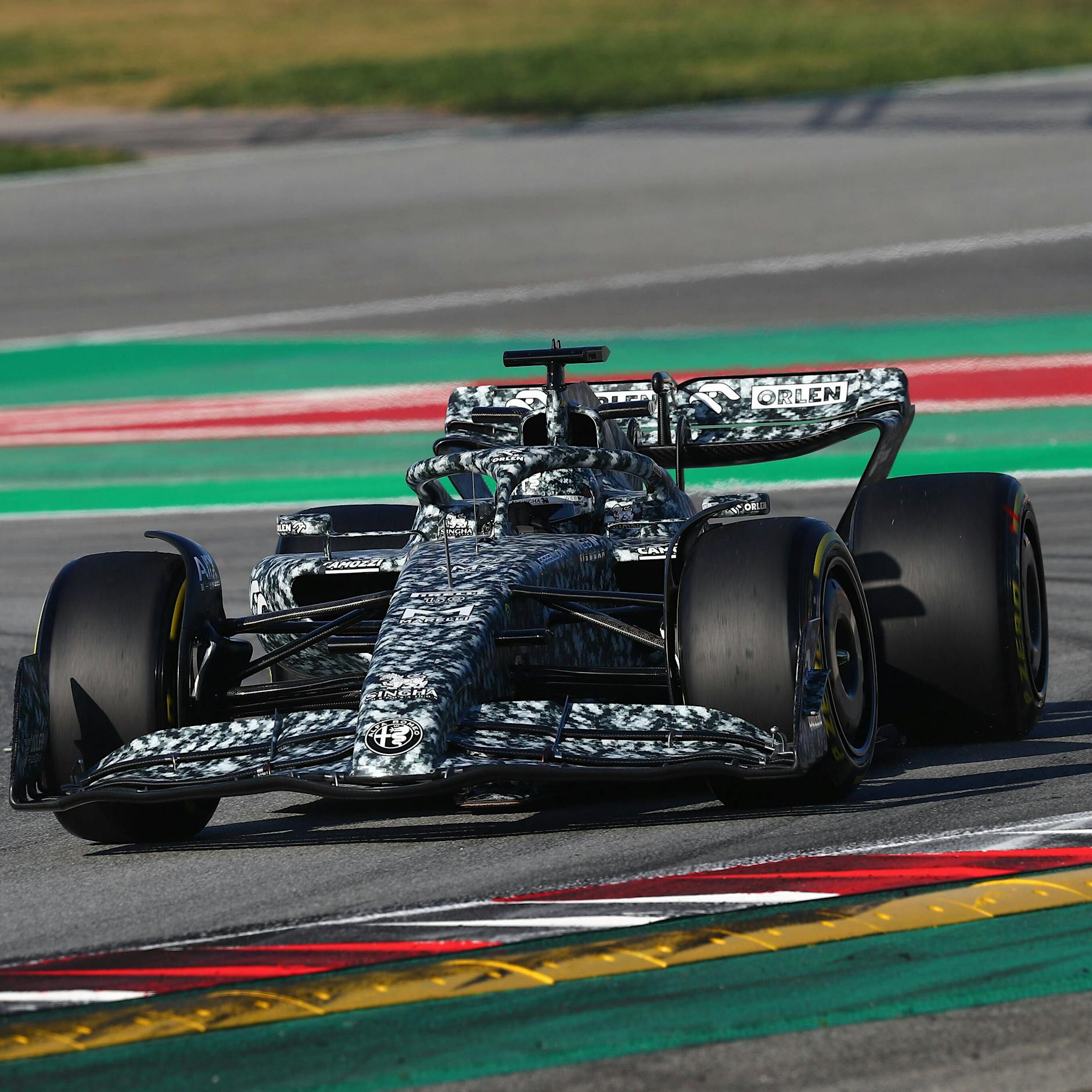 Formel 1 wird martialisch: Ferrari überrascht! So liefen die ersten Tests der neuen Saison