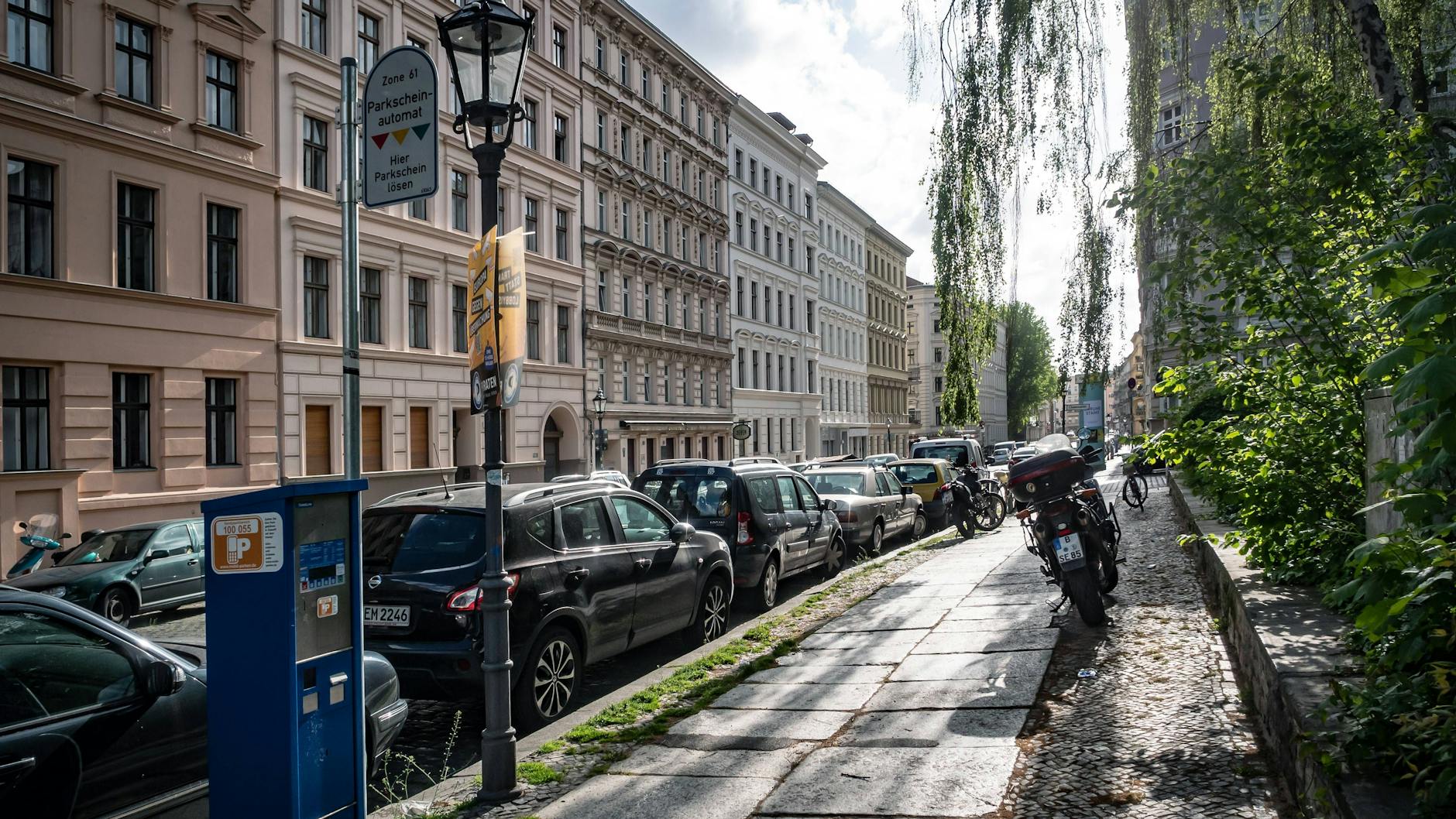 Auch im Kreuzberger Bergmannkiez ist das Parken teurer geworden (Archivbild).