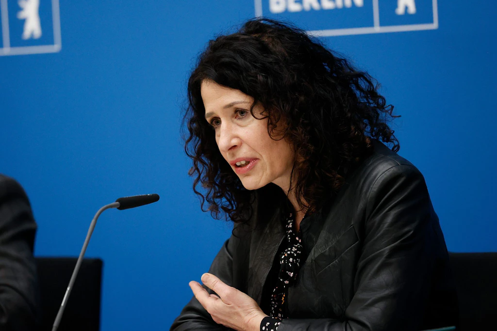 Berlin: Grüne Verkehrssenatorin ist gegen autofreie Innenstadt