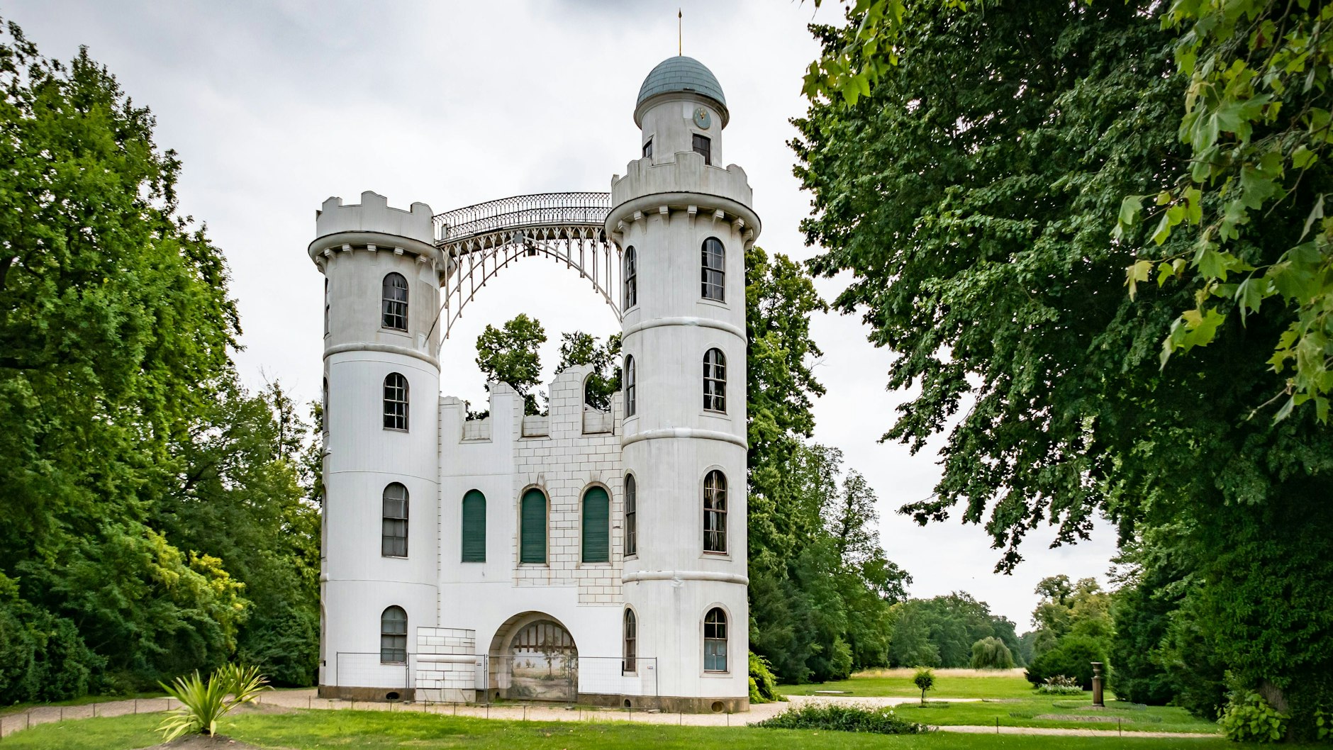 Warum bin ich hier nicht öfter, fragt sich nicht nur Ulrich Matthes: das Schloss auf der Pfaueninsel.