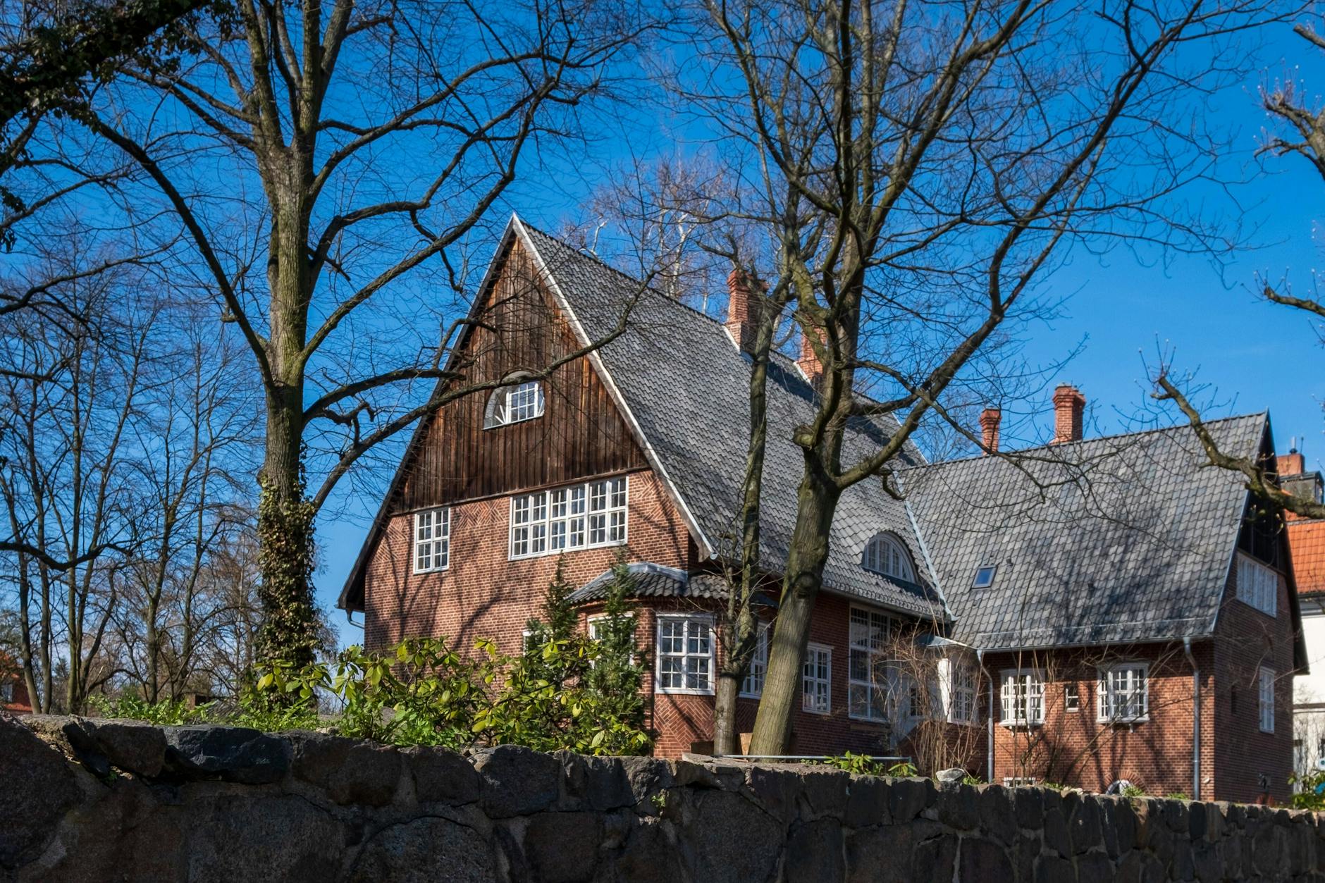 Das Martin-Niemöller-Haus in der Pacelliallee.