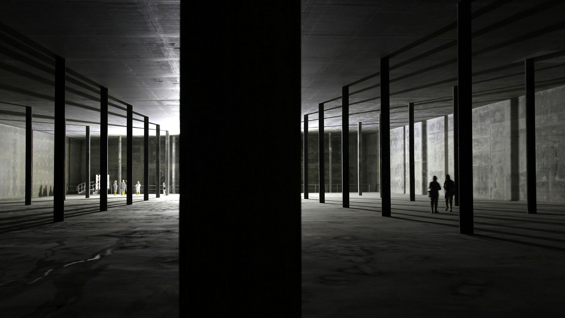 Jede der vier Hallen ist knapp 70 Meter lang. Insgesamt wurden an dem gesamten Bau 3200 Säulen verbaut.