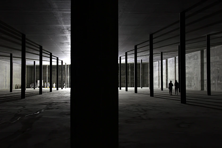 Jede der vier Hallen ist knapp 70 Meter lang. Insgesamt wurden an dem gesamten Bau 3200 Säulen verbaut.