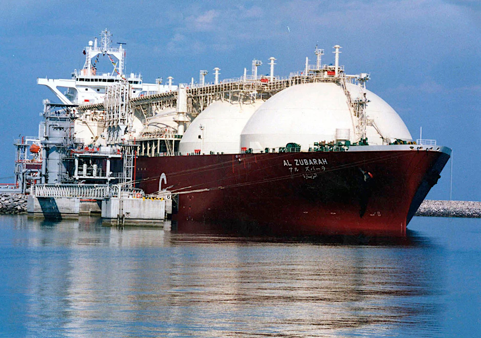 Ein katarischer LNG-Tanker am Ras-Laffan-Port im Norden von Katar