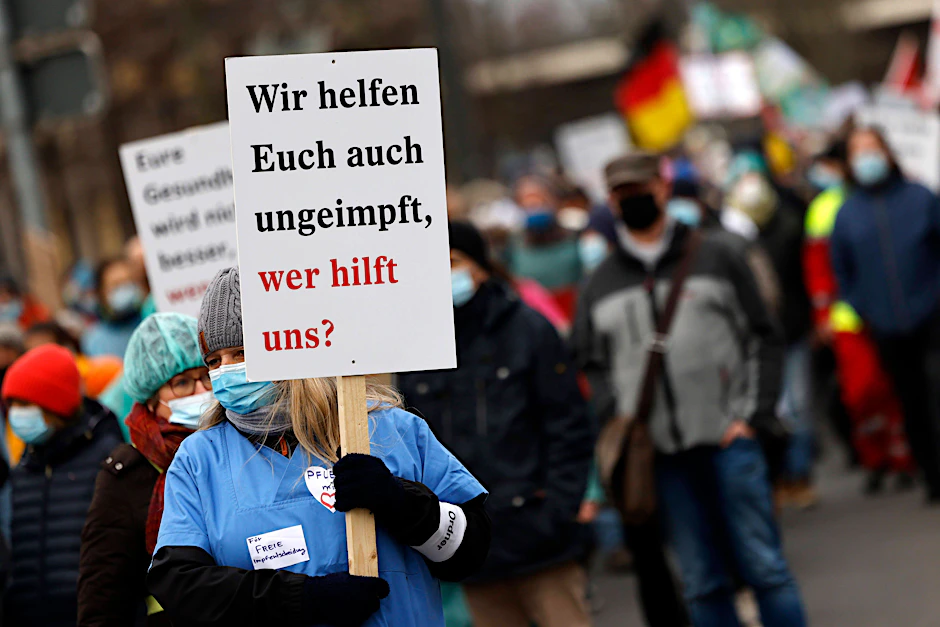 Demo gegen Impfpflicht in Düsseldorf – und die Frage: Wer hilft den Pflegekräften?