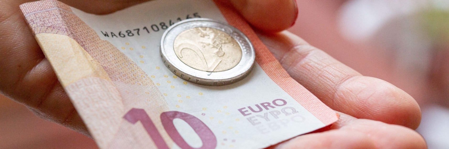 6,2 Millionen Arbeitnehmer erhalten einen Stundenlohn unter 12 Euro.