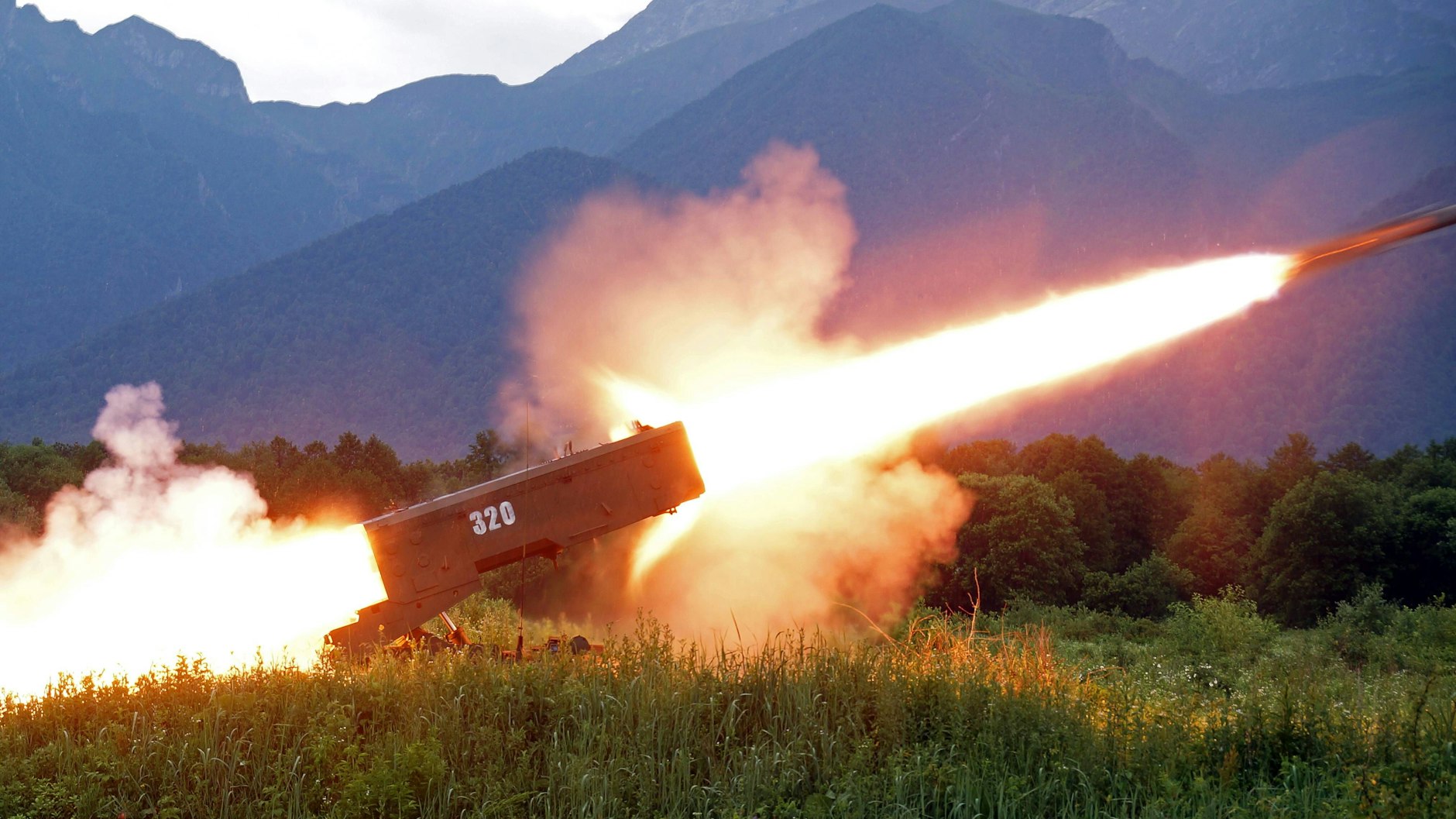 Ein TOS-1-Raketenwerfer hat eine Reichweite von fast vier Kilometern.