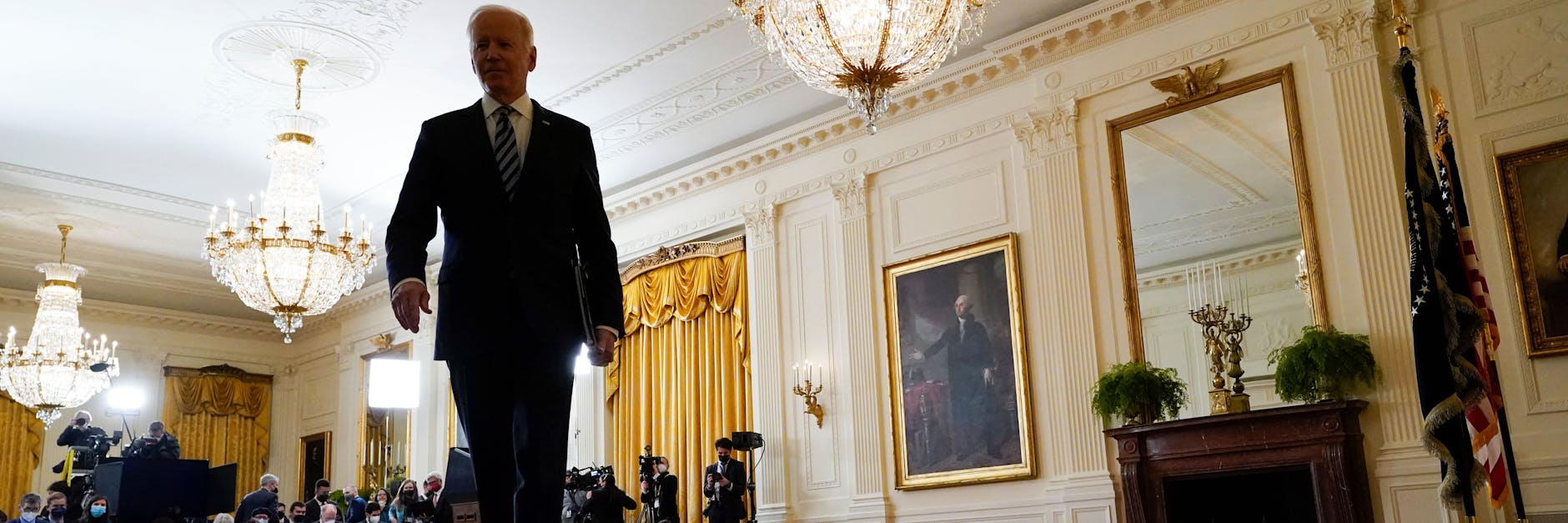 US-Präsident Joe Biden nach seiner Fernsehansprache, in der er Russland harte Sanktionen ankündigte.