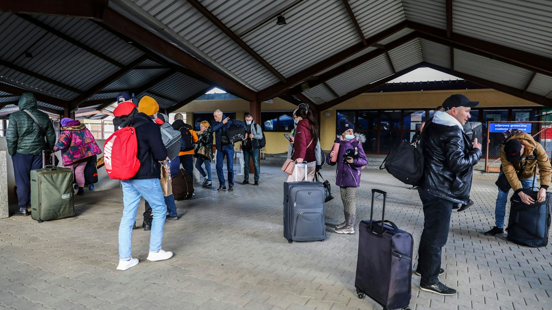 Ukrainer kommen am Donnerstag in der polnischen Grenzstadt Przemysl an.