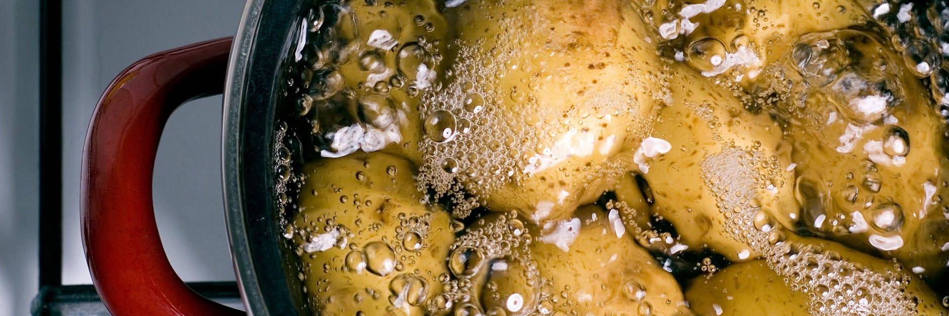 Das Kartoffelwasser sollten Sie nach dem Kochen aufbewahren.