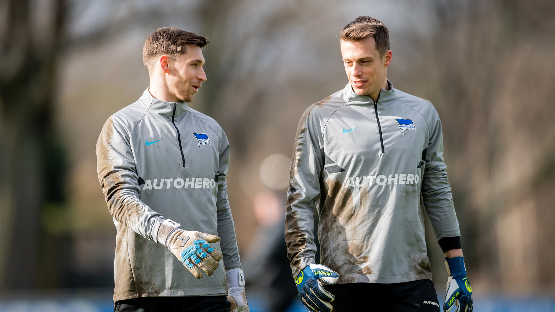 Sehr wahrscheinlich wird Nils Körber (l.) den positiv auf Covid-19 getesteten Alexander Schwolow im Tor von Hertha BSC ersetzen müssen.