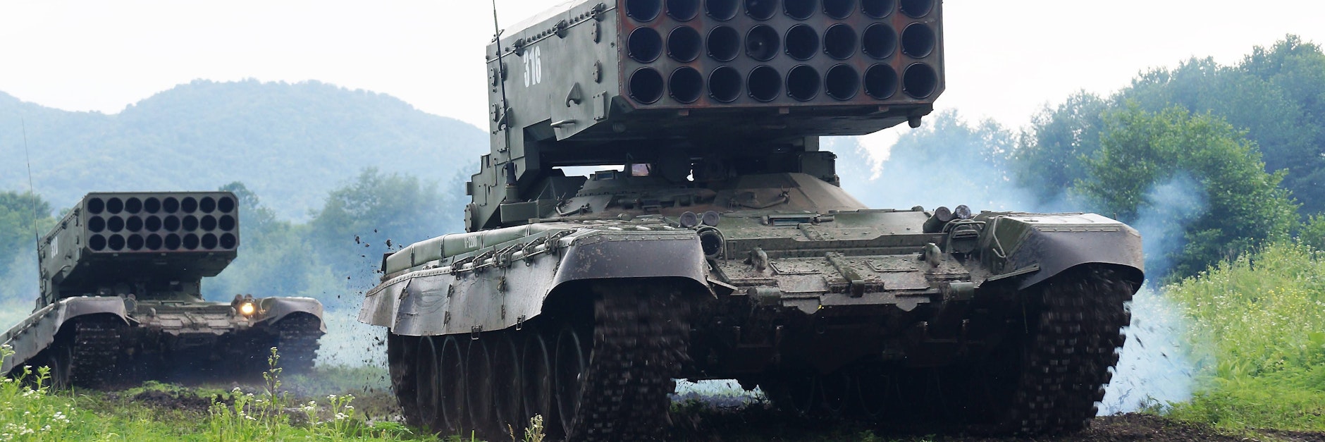 Die TOS-1-Raketenwerfer haben die Form einer langen Nase, weshalb sie Pinocchio genannt werden.