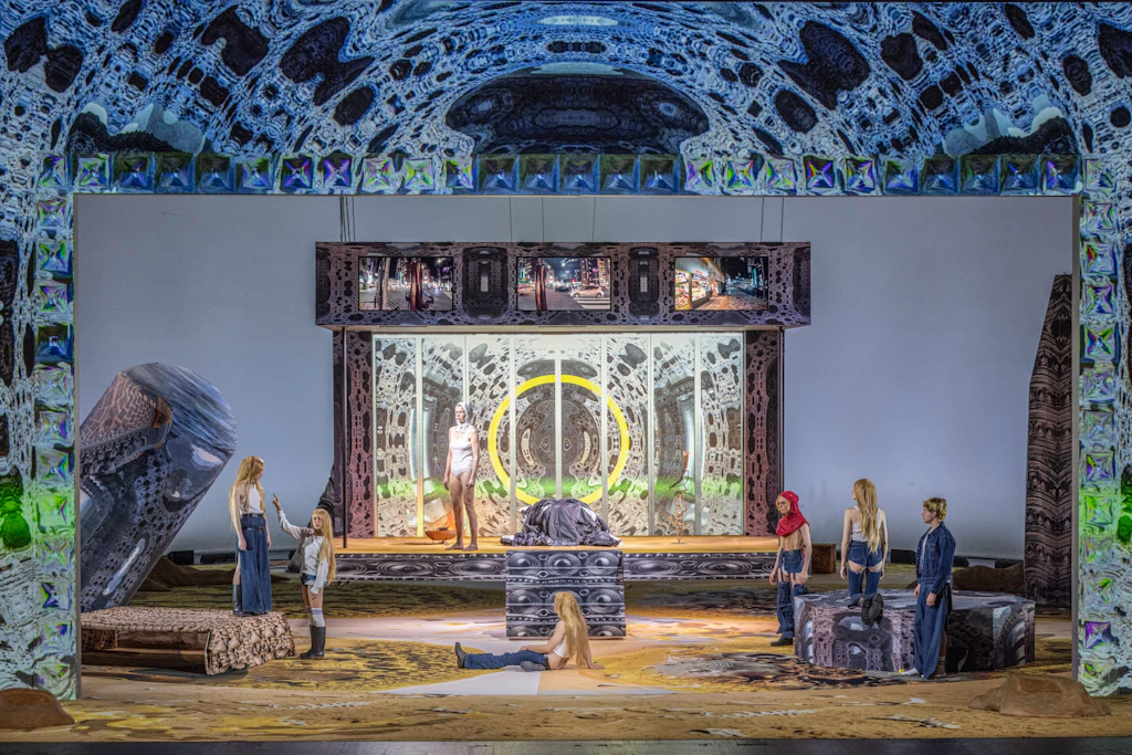 Schwurbeln, bis der Beamer streikt: Susanne Kennedys „Jessica“ in der Volksbühne