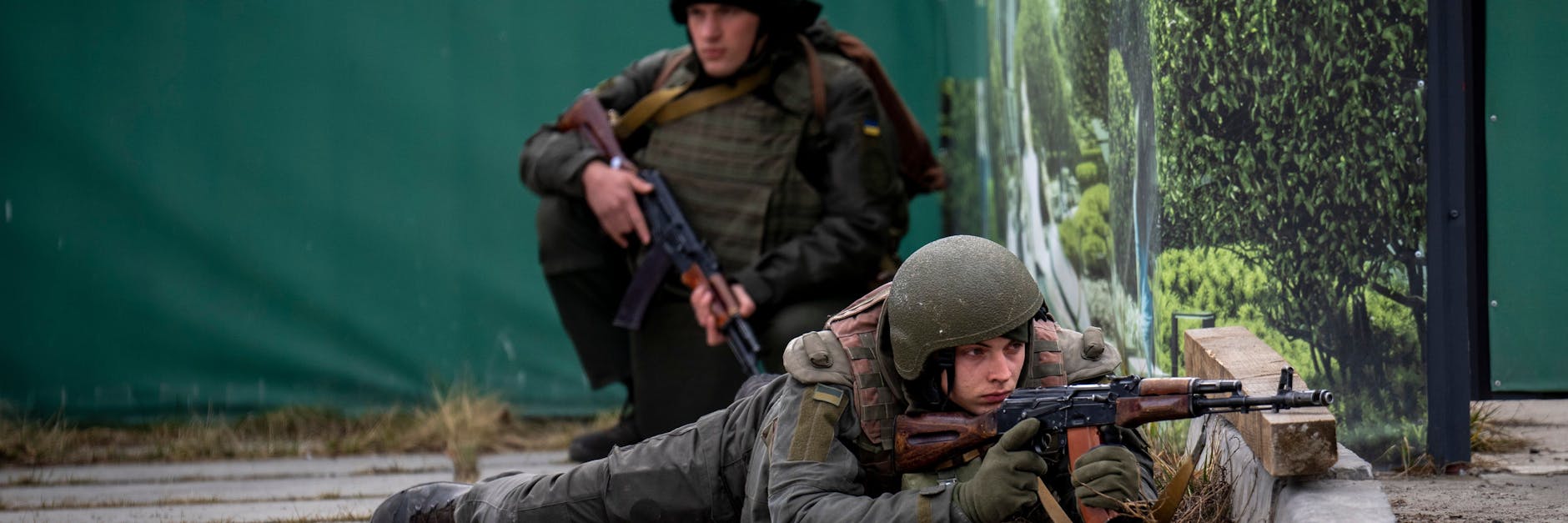 In der Innenstadt von Kiew beziehen ukrainische Soldaten Position, um die russischen Besatzer zurückzudrängen.