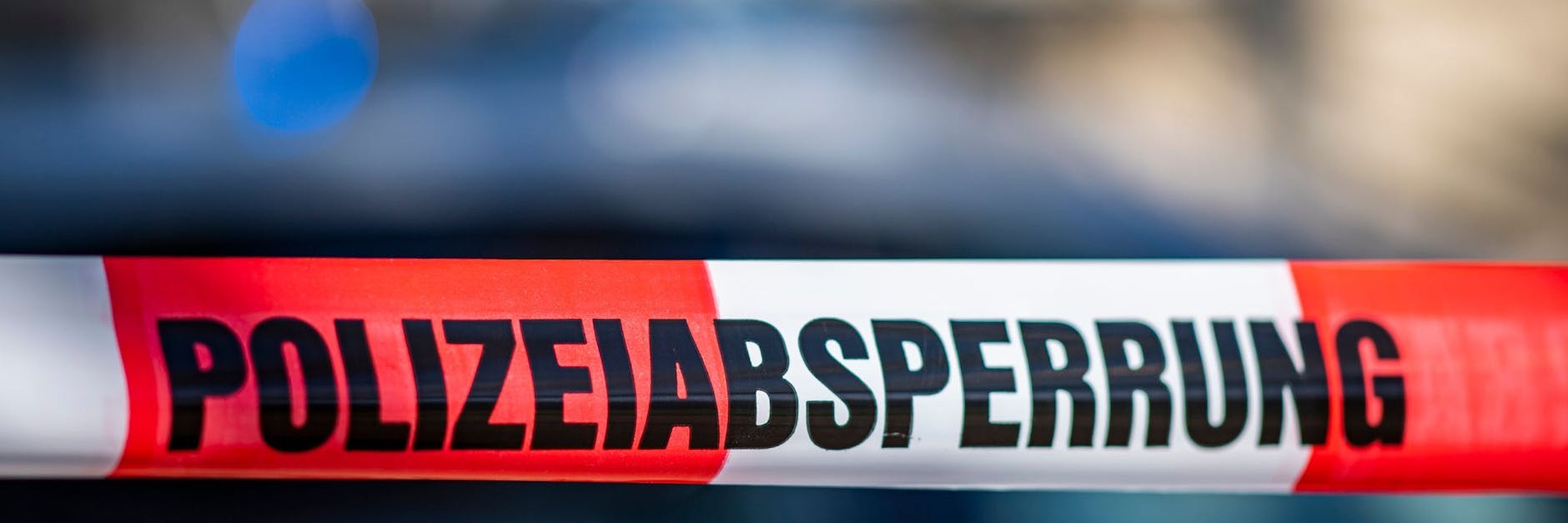 Polizisten hatten die Leiche der Toten in Bayern gefunden. Die Frau wurde wohl in einem Koffer dorthin transportiert.