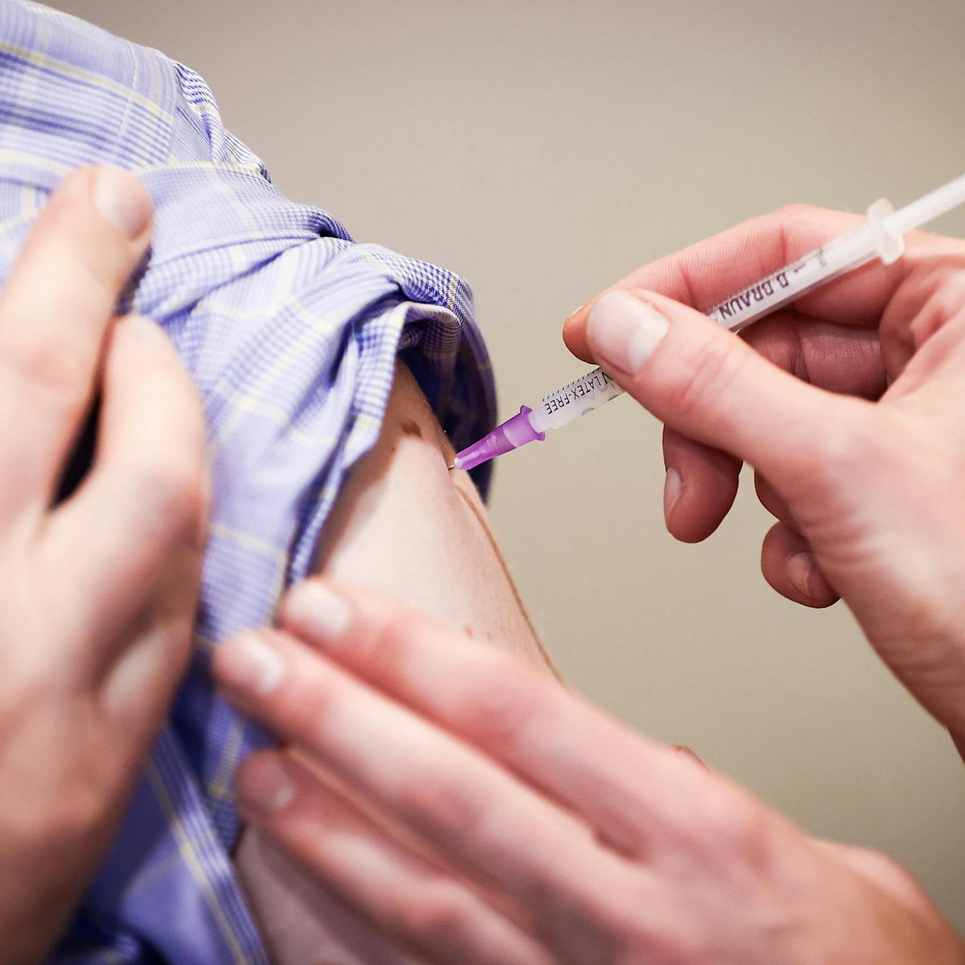 Berliner Amtsarzt zur Impfpflicht: „Das stürzt uns in große Schwierigkeiten“